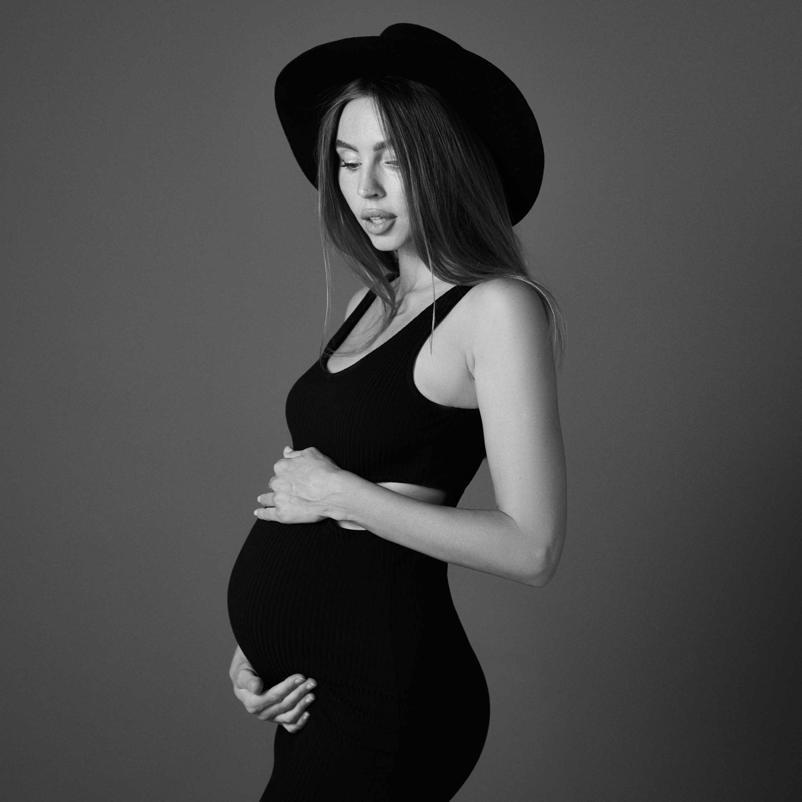 Pregnancy. Fashion and content photographer Anna Pavlova