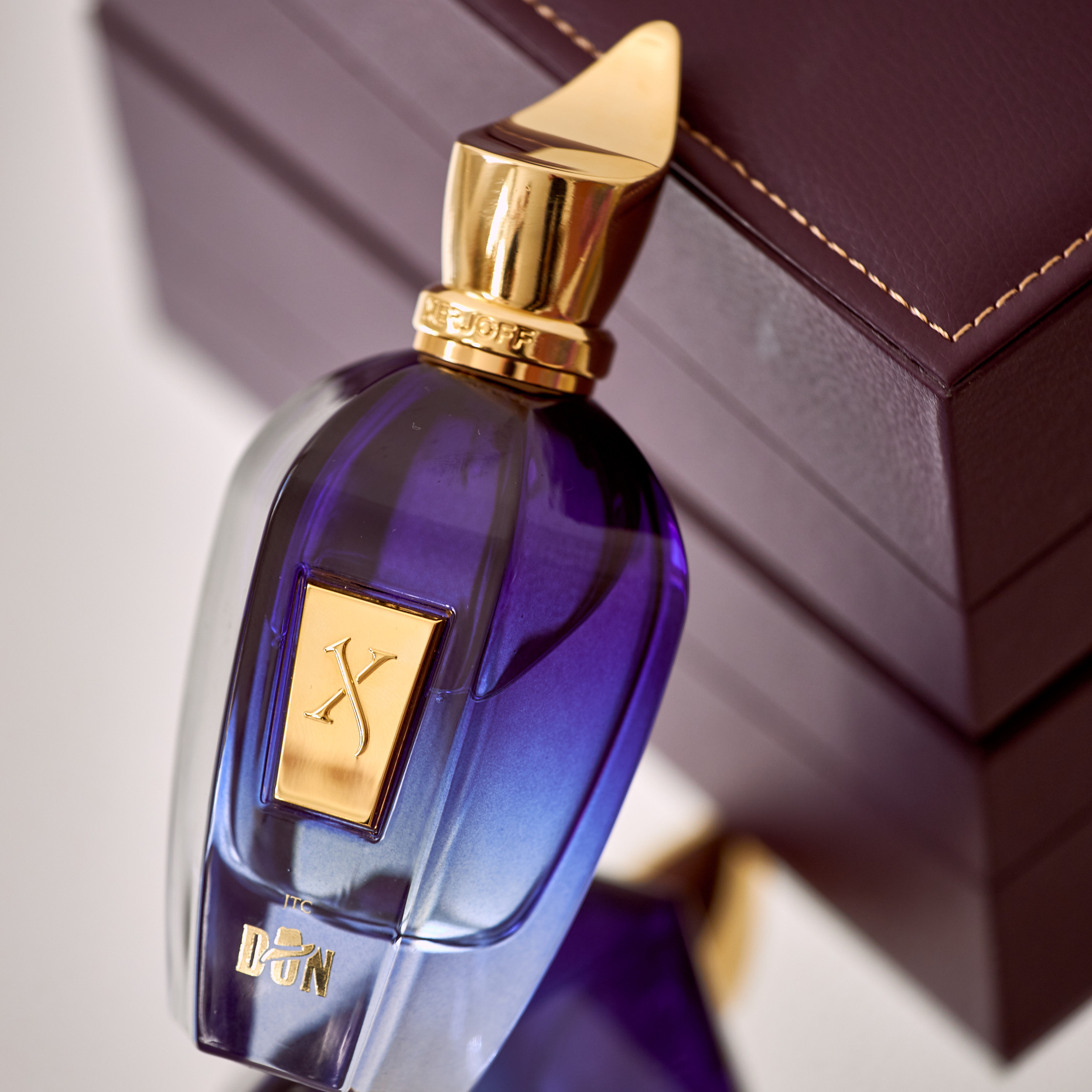 Das Parfume. Fashion and content photographer Anna Pavlova