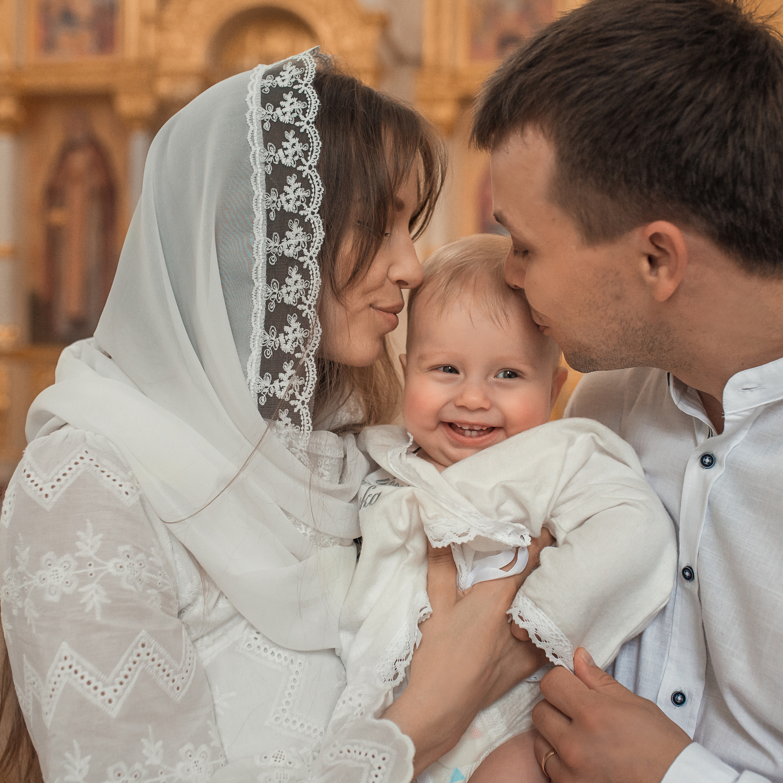 Крещение младенца Луки в Николо-Тихвинском храме города Саратова