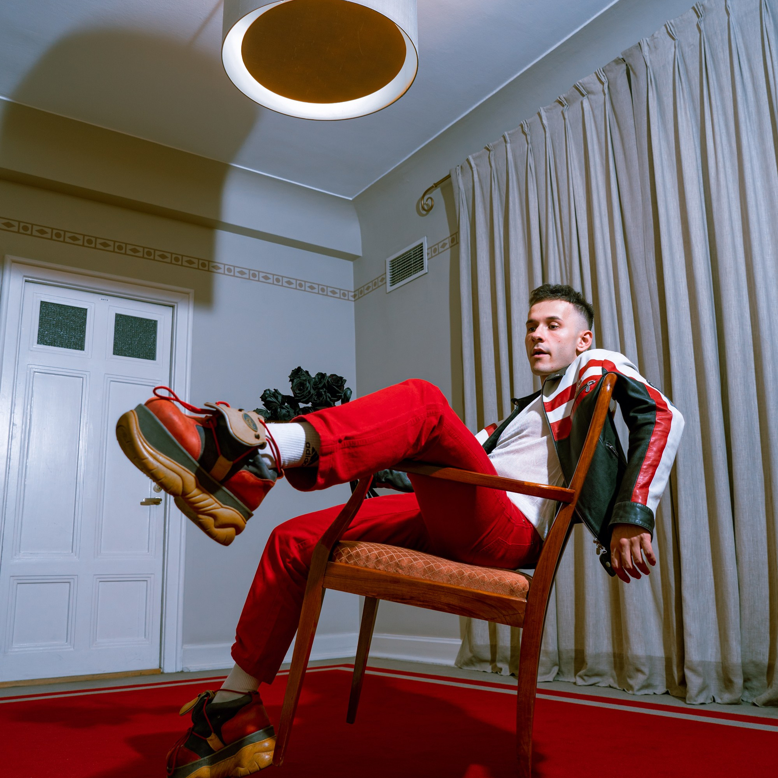 ОДИНОЧЕСТВО В ОТЕЛЕ