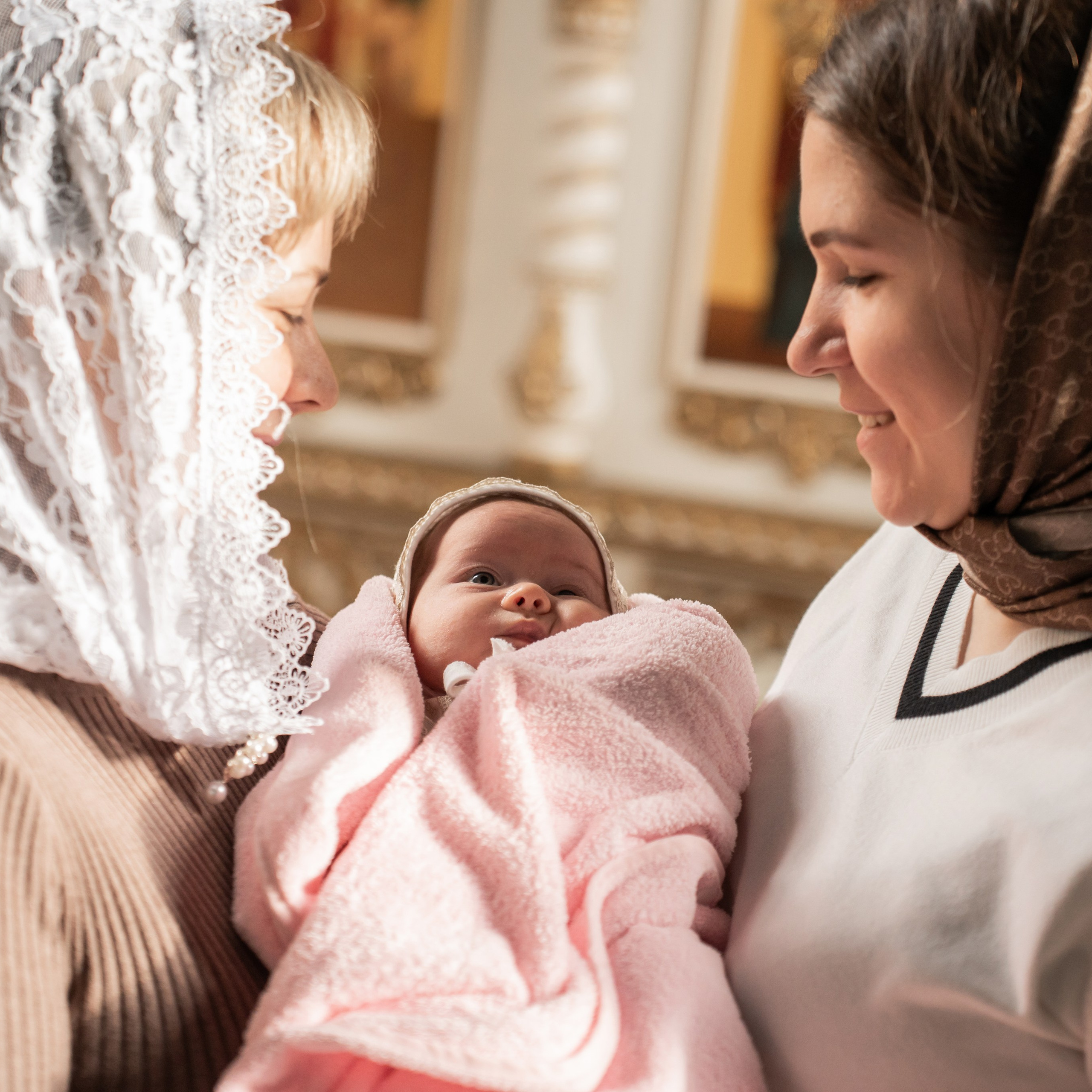 КРЕЩЕНИЕ ПОЛИНЫ В ХРАМЕ БОЖИЕЙ МАТЕРИ ВЗЫСКАНИЕ ПОГИБШИХ. Фотограф в Воронеже Ксения Князева