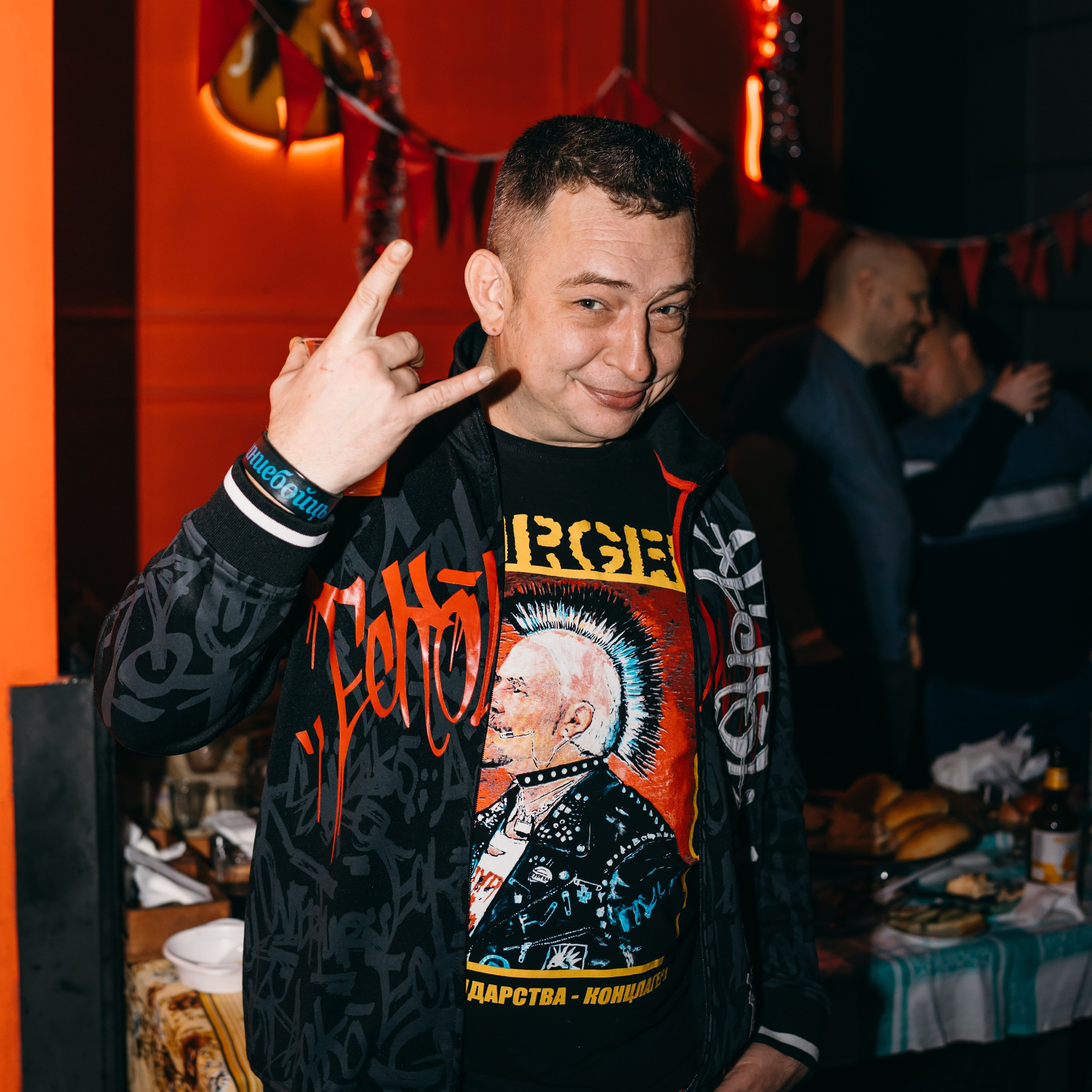 ДИСКОТЕКА В СТИЛЕ 90-Х С РОК-СЕМЬЁЙ. Фотограф в Воронеже Ксения Князева