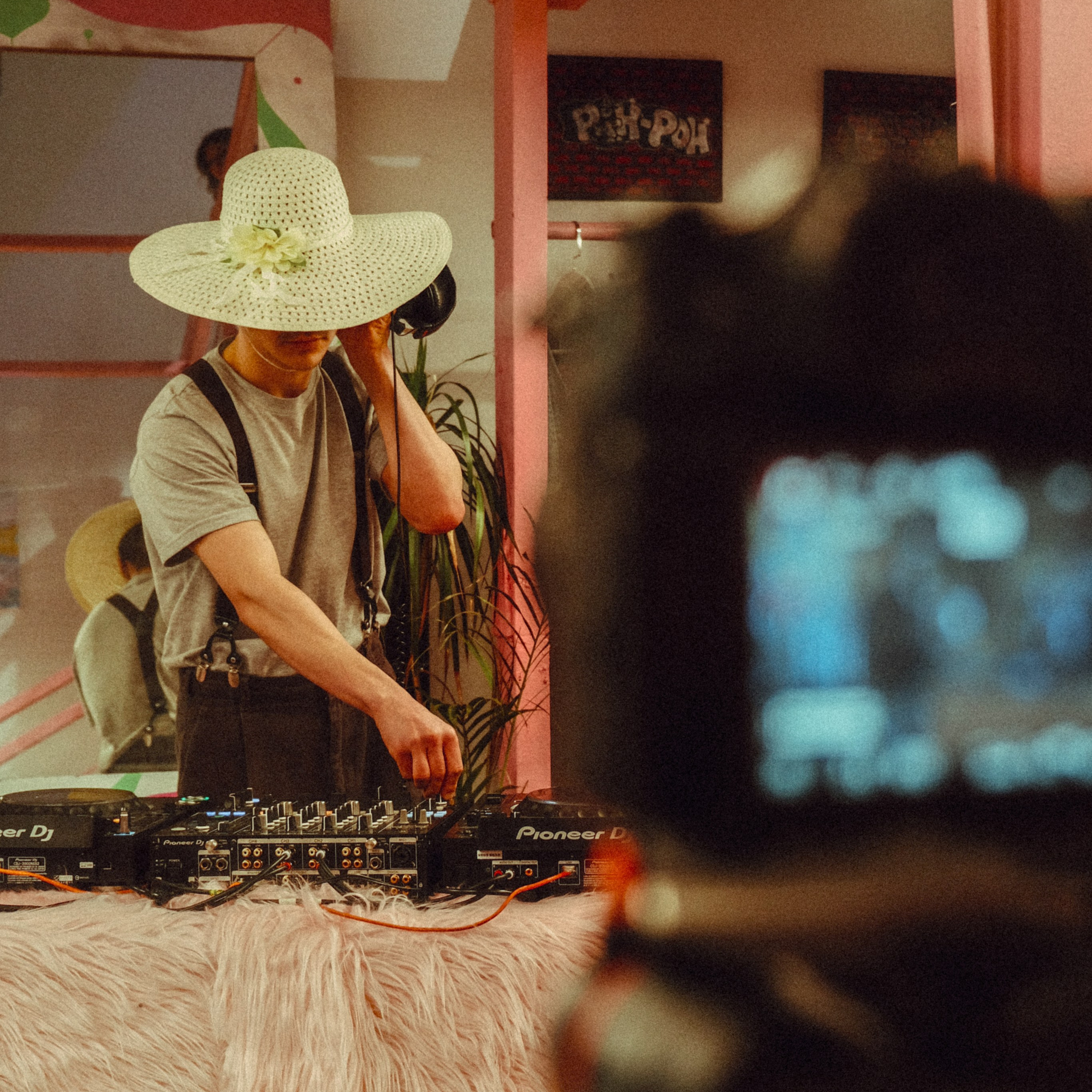 Shoova shoova x &FRIENDS