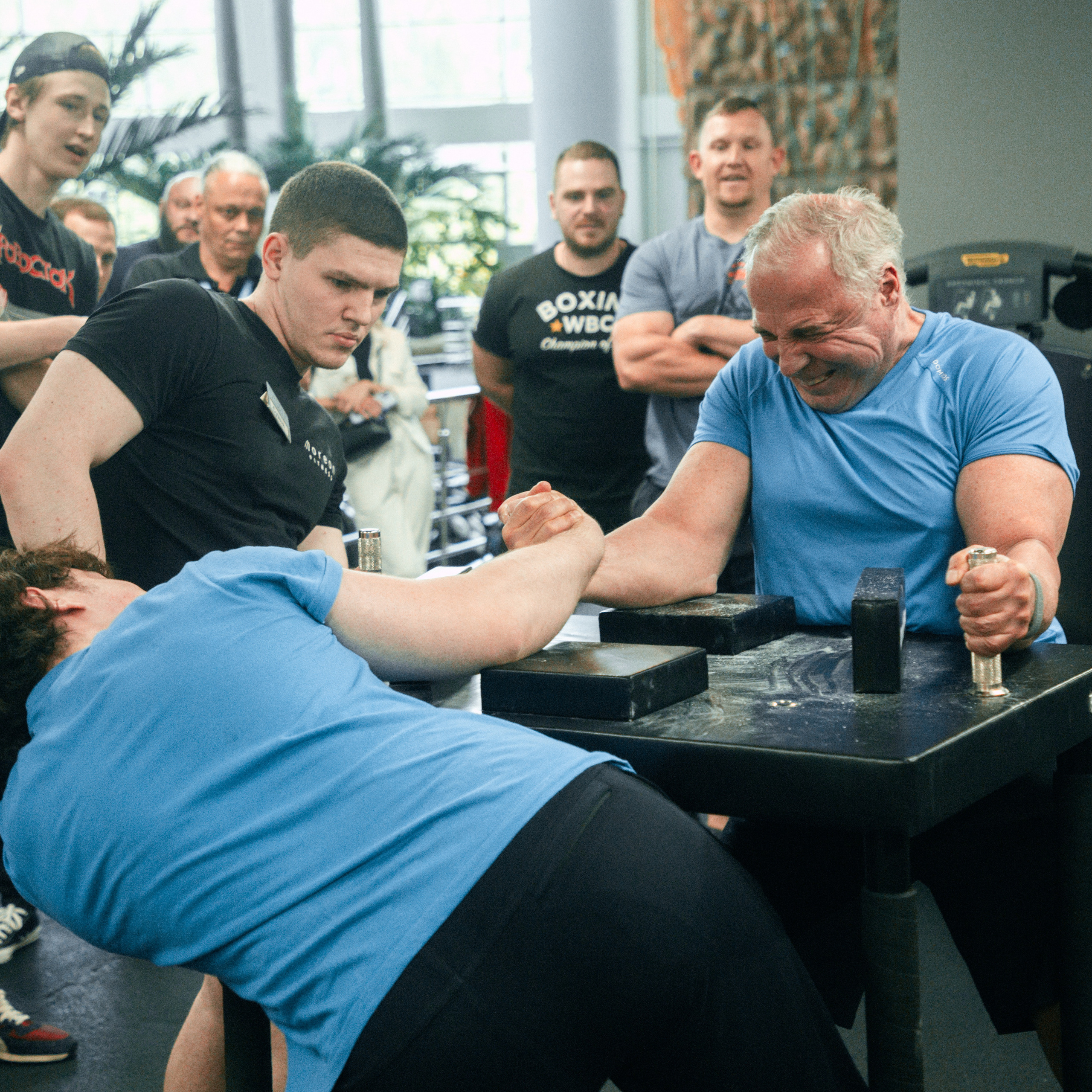 Соревнования по армрестлингу