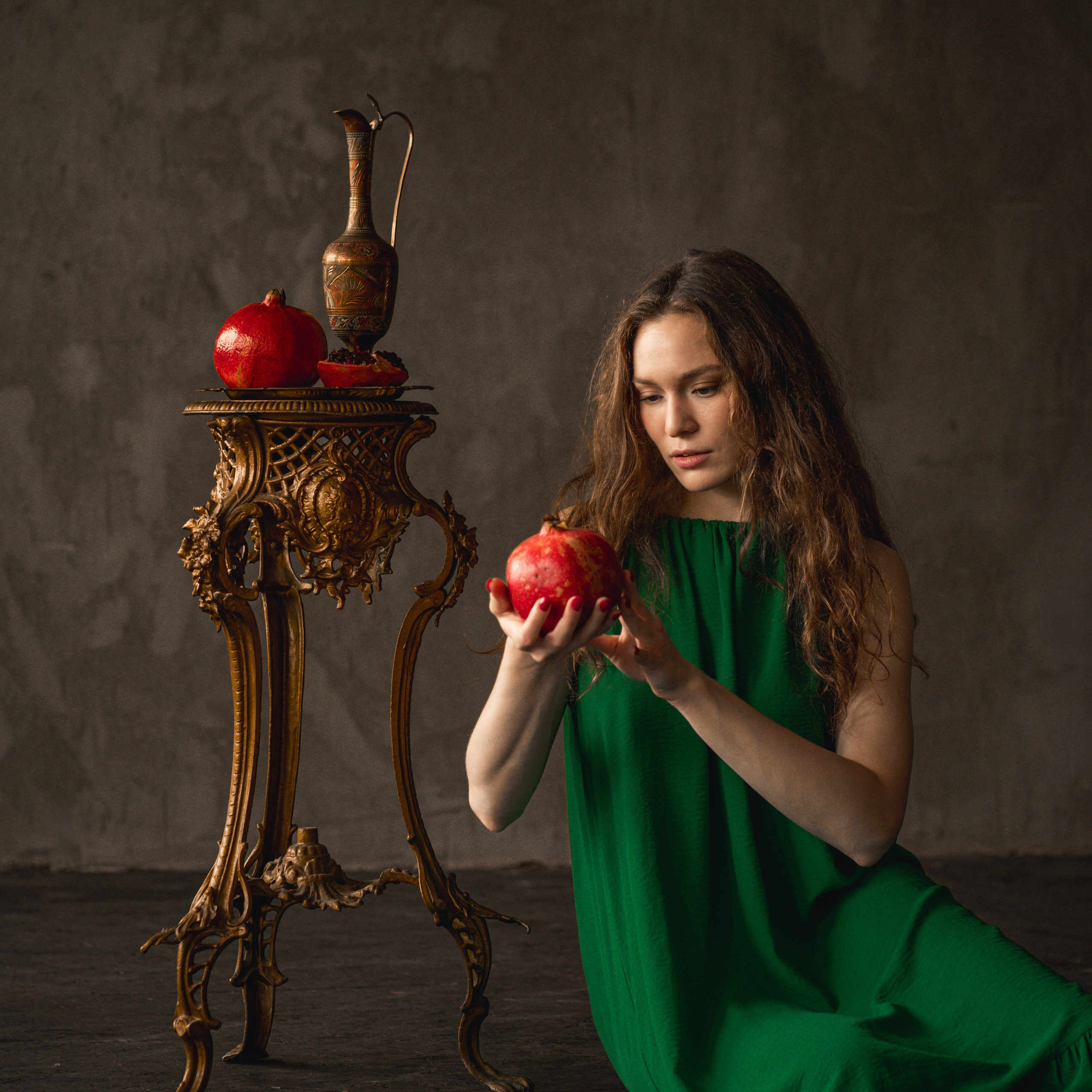 Портрет с гранатом