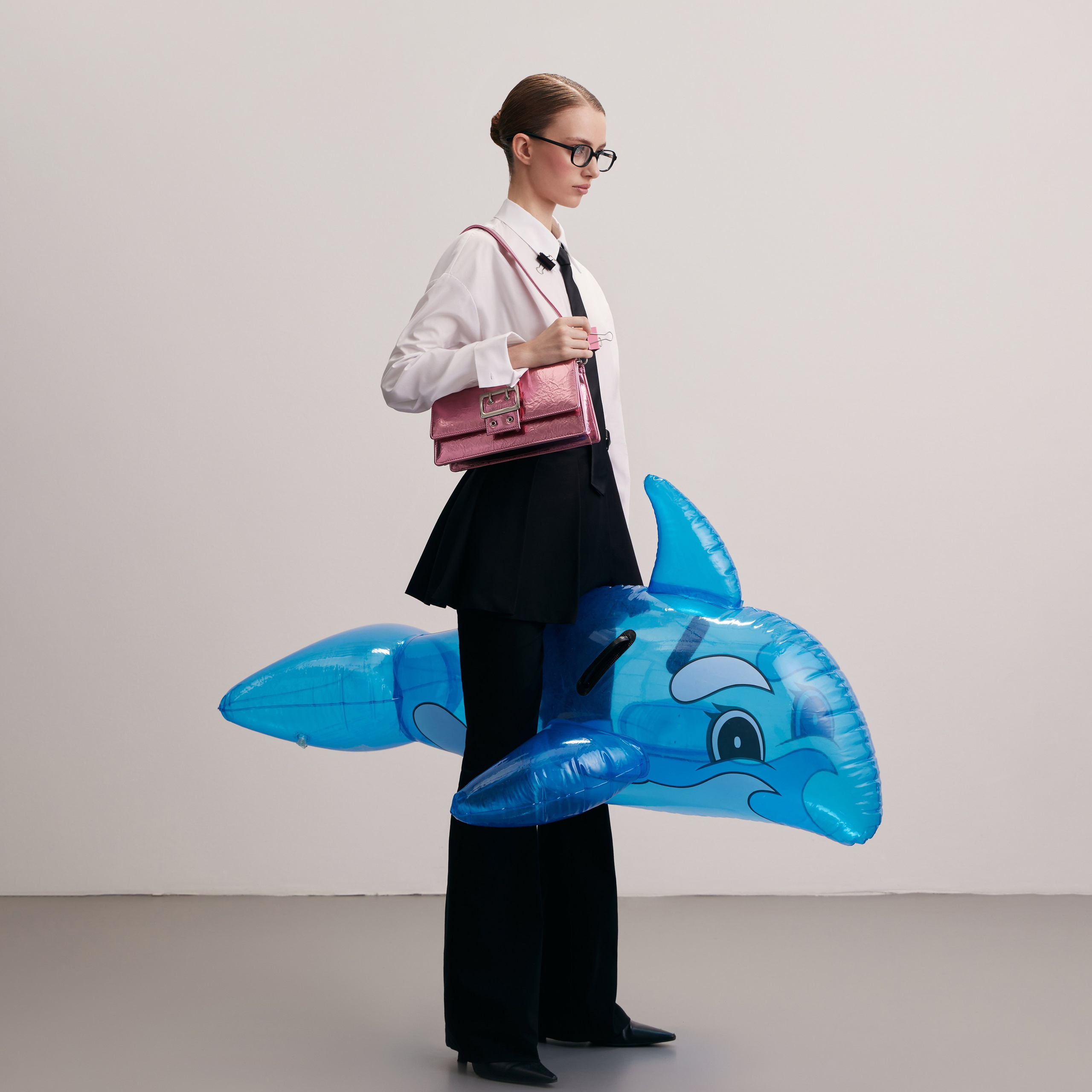 ARNY PRAHT: who she Is