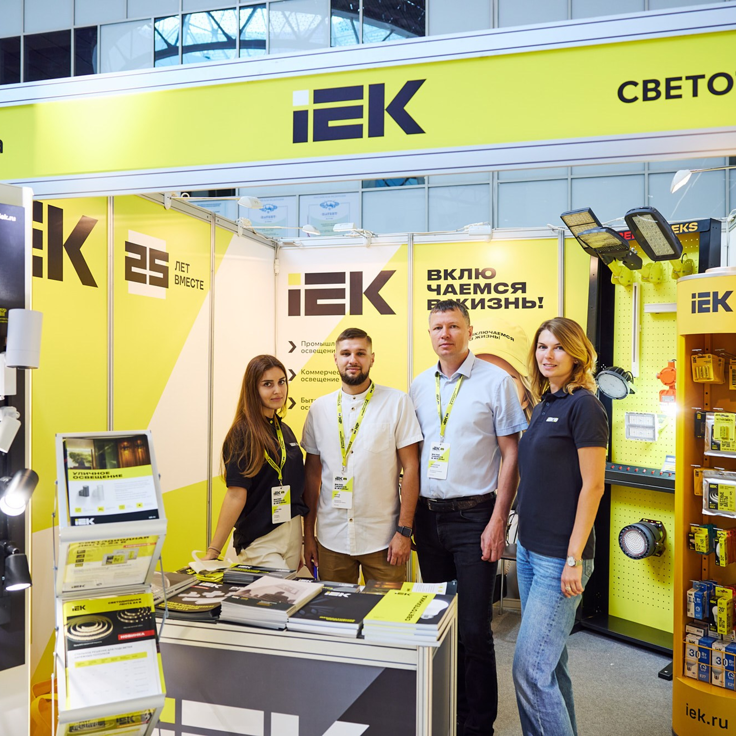 Репортажная съёмка участия компании IEK в выставке