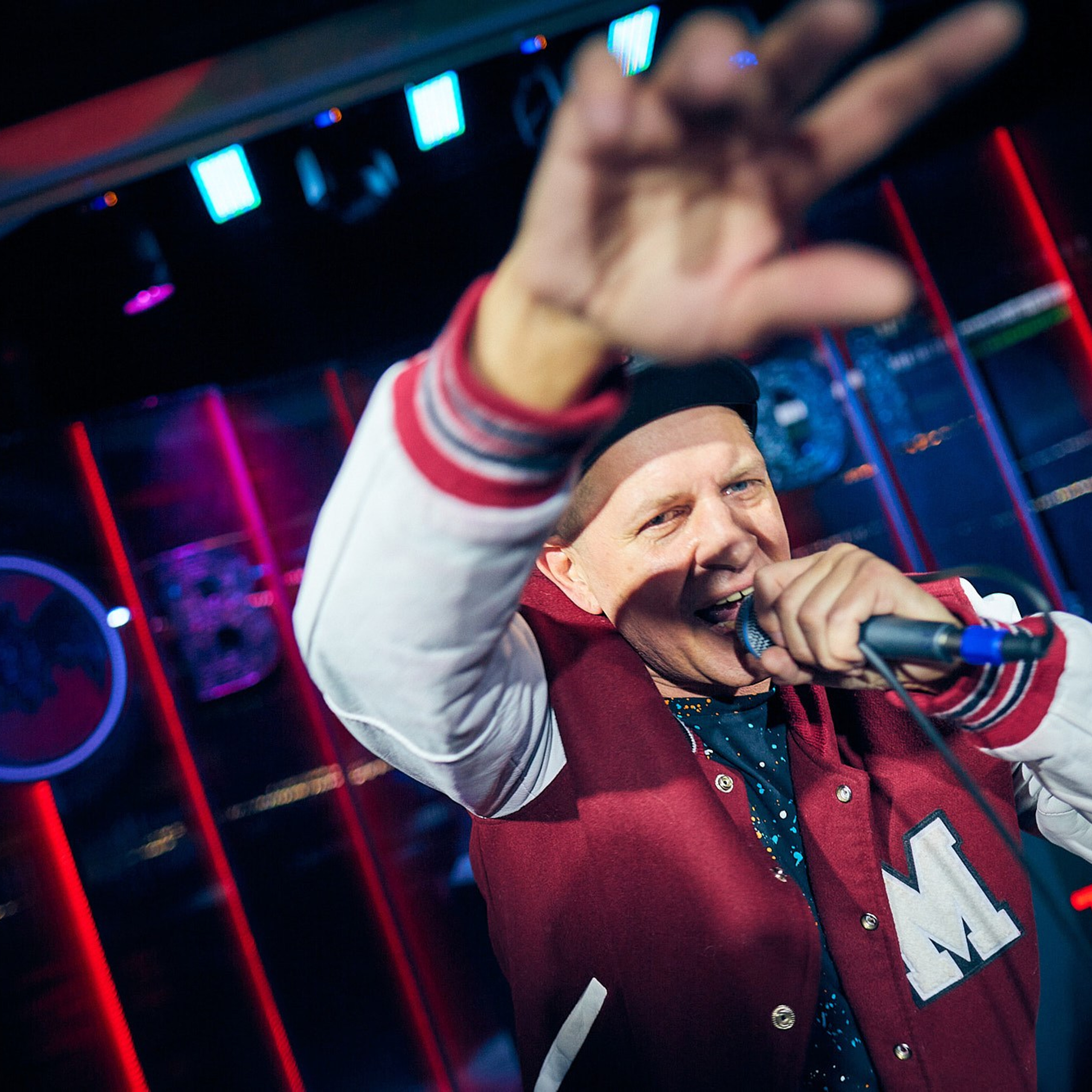 Репортажная съёмка концерта группы «Мальчишник» в баре