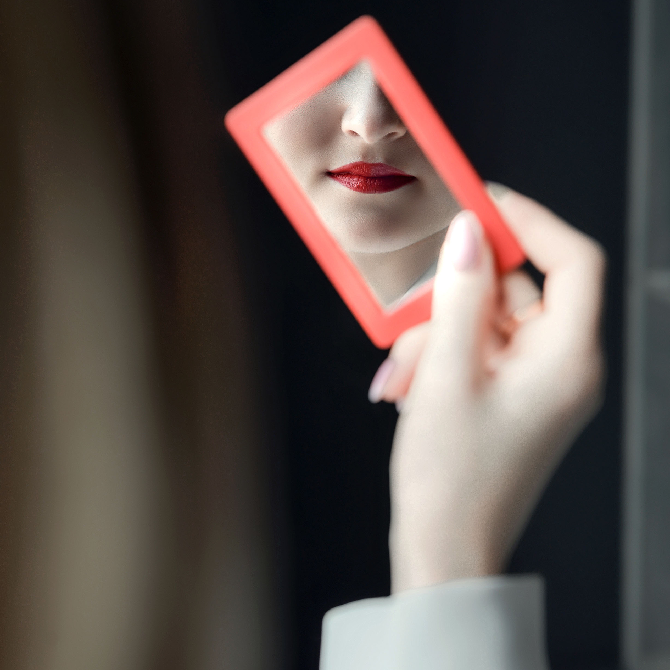 Тома. Визажист.