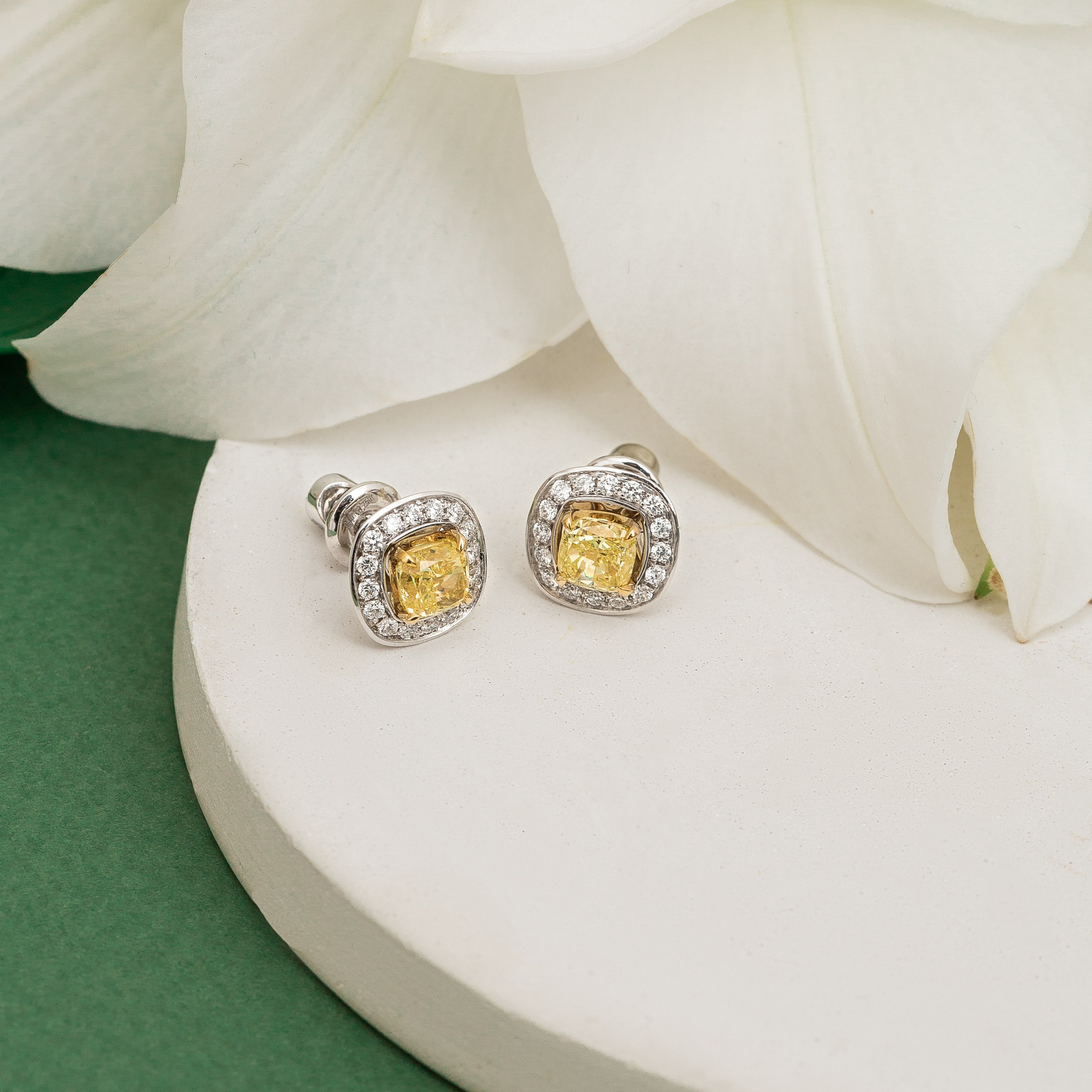 Индивидуальные съемки ювелирных украшений. Индивидуальные, предметные и сборные съемки в Санкт-Петербурге Okhman.studio