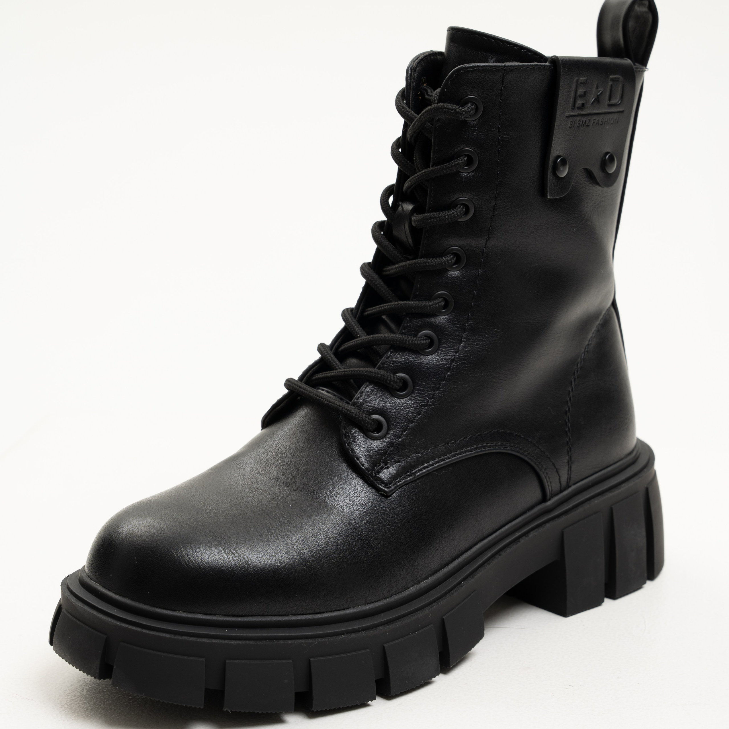 Обувь. Индивидуальные, предметные и сборные съемки в Санкт-Петербурге Okhman.studio