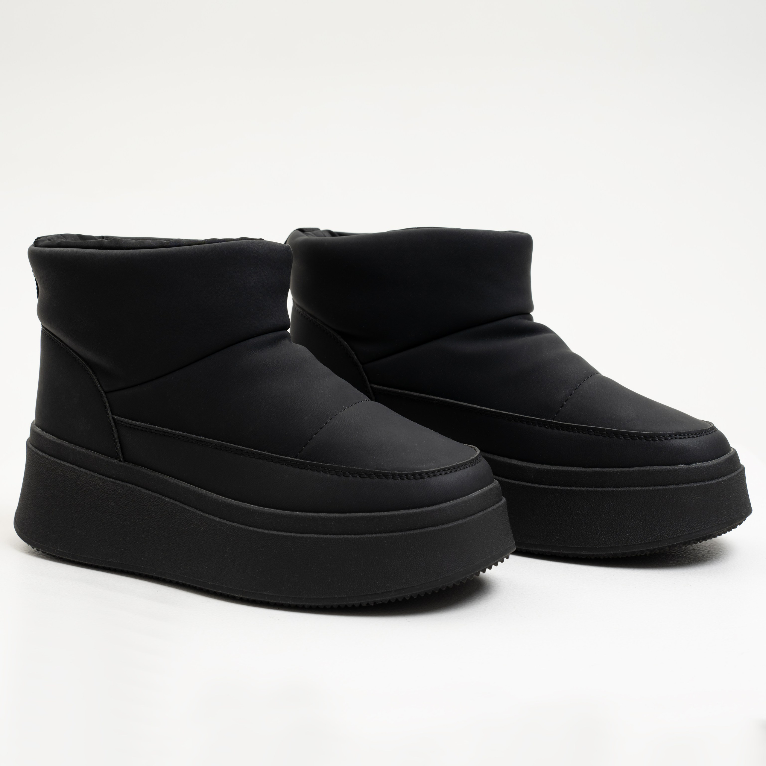 Обувь. Индивидуальные, предметные и сборные съемки в Санкт-Петербурге Okhman.studio