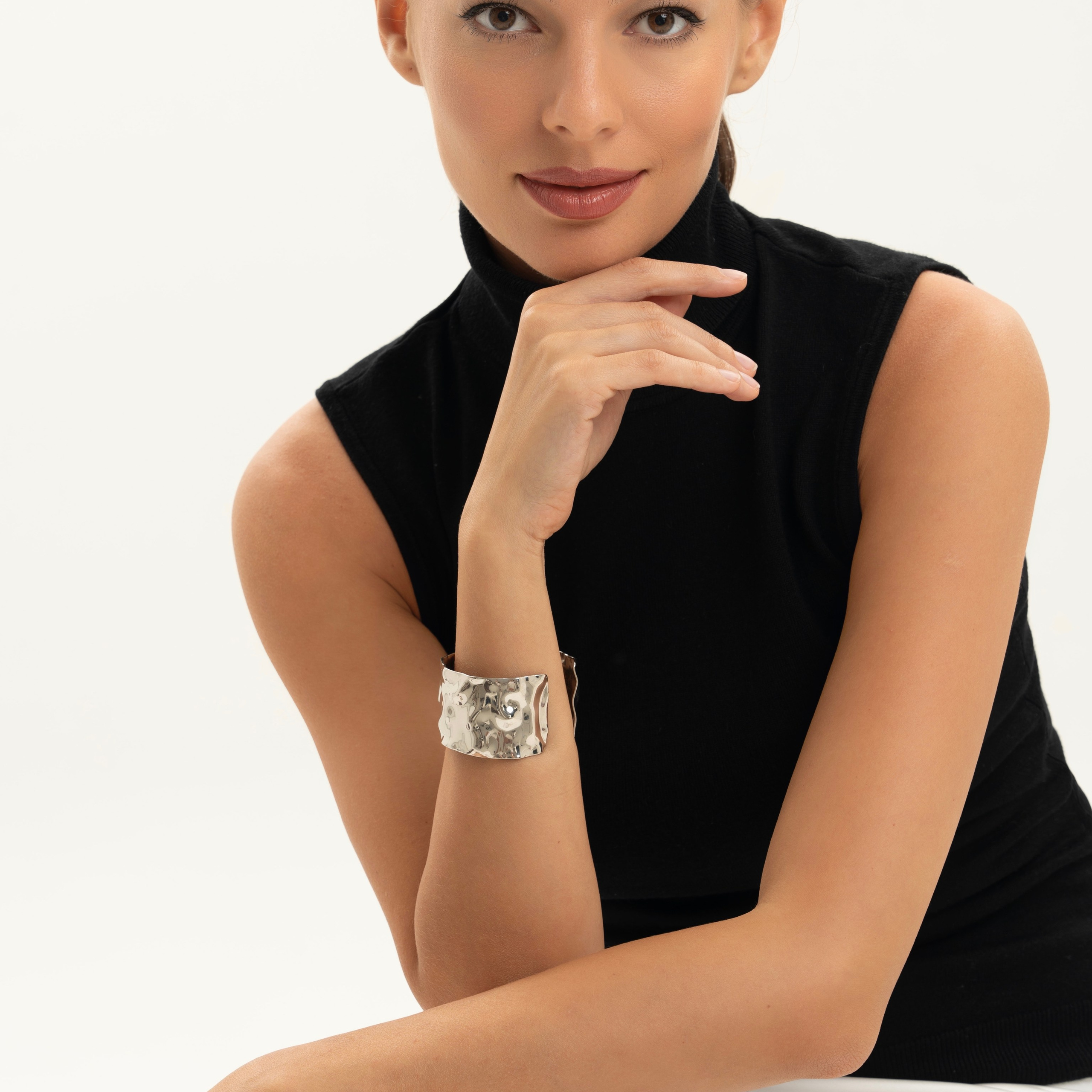 Украшения и аксессуары. Индивидуальные, предметные и сборные съемки в Санкт-Петербурге Okhman.studio