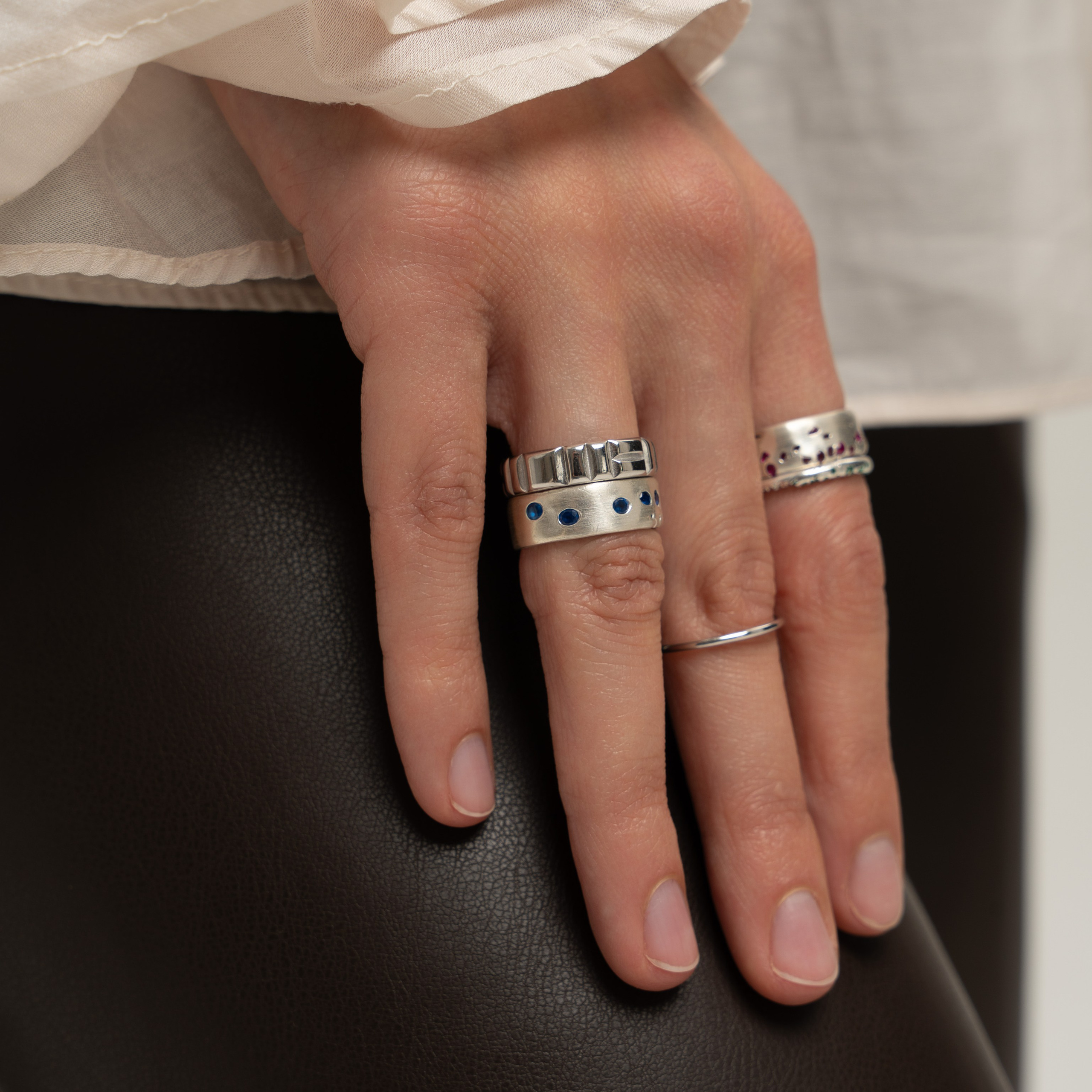 Индивидуальные съемки ювелирных украшений. Индивидуальные, предметные и сборные съемки в Санкт-Петербурге Okhman.studio