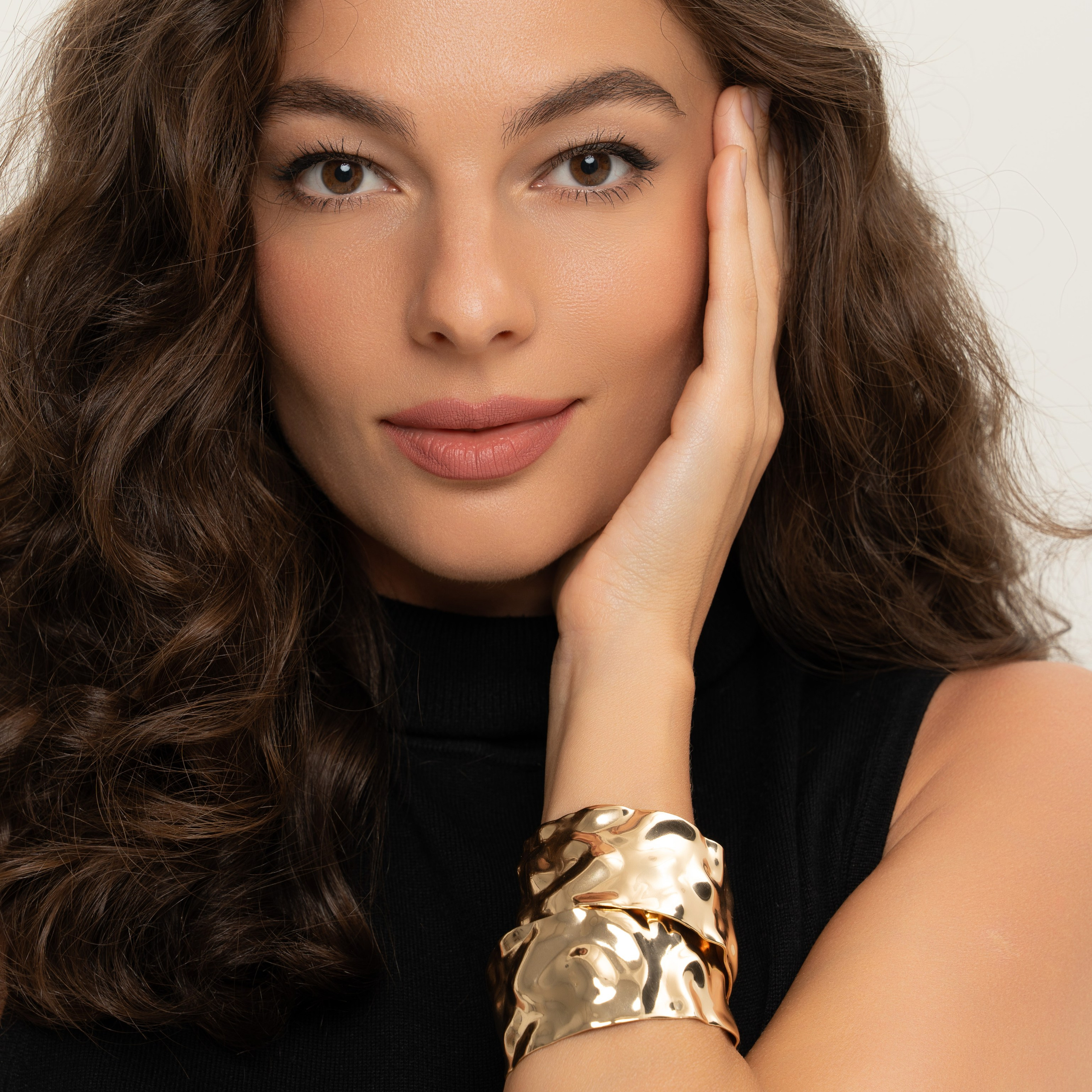 Украшения и аксессуары. Индивидуальные, предметные и сборные съемки в Санкт-Петербурге Okhman.studio