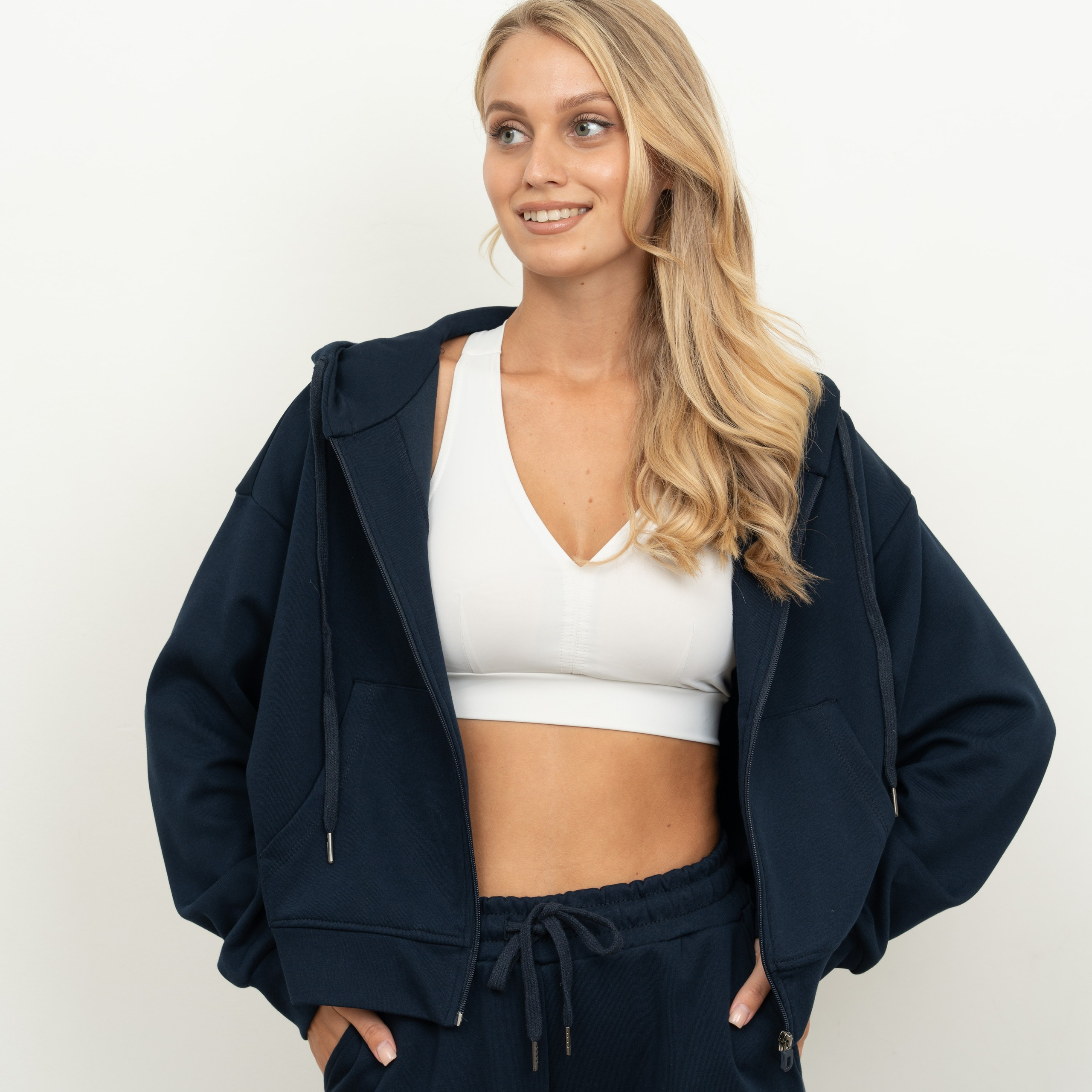 Одежда. Индивидуальные, предметные и сборные съемки в Санкт-Петербурге Okhman.studio