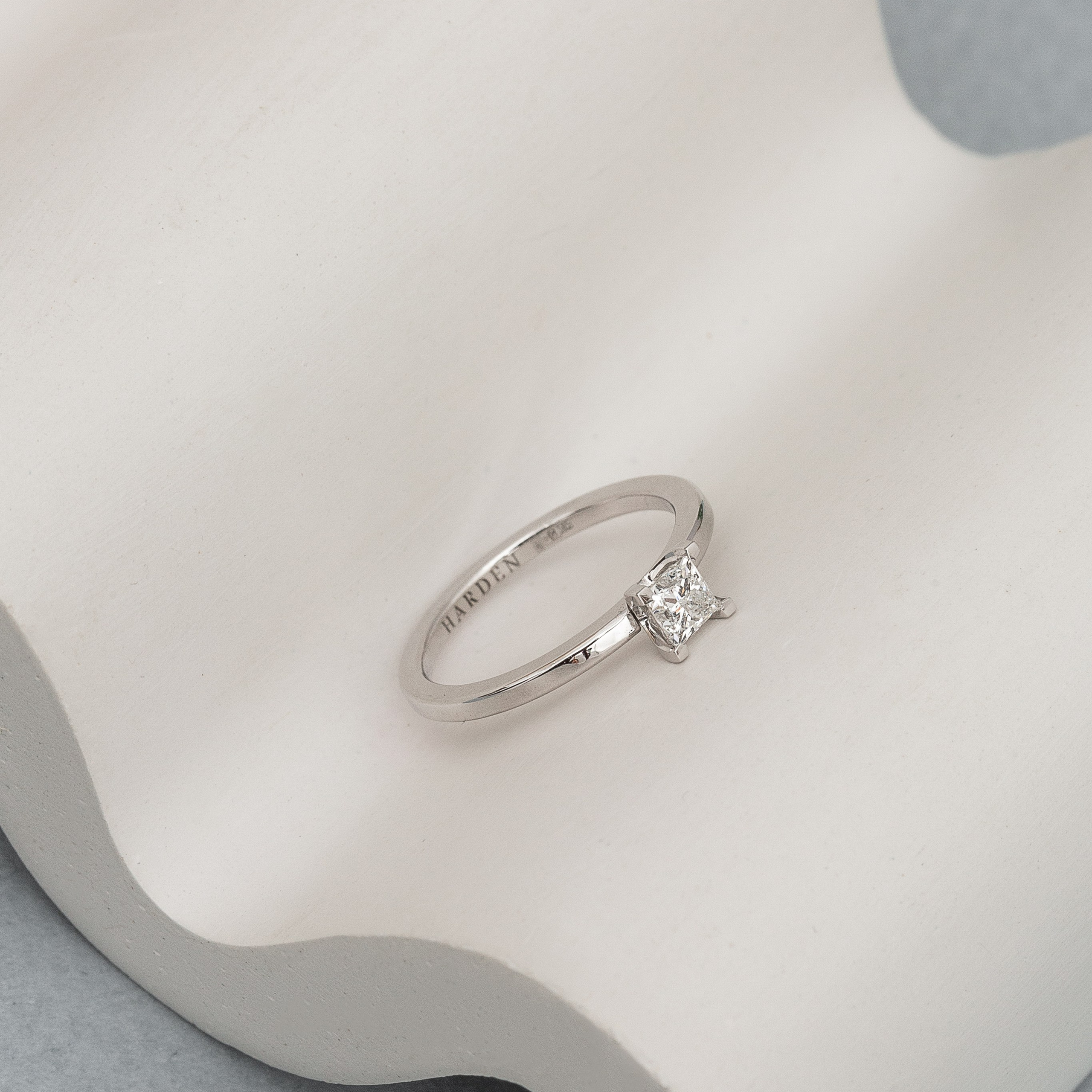 Индивидуальные съемки ювелирных украшений. Индивидуальные, предметные и сборные съемки в Санкт-Петербурге Okhman.studio