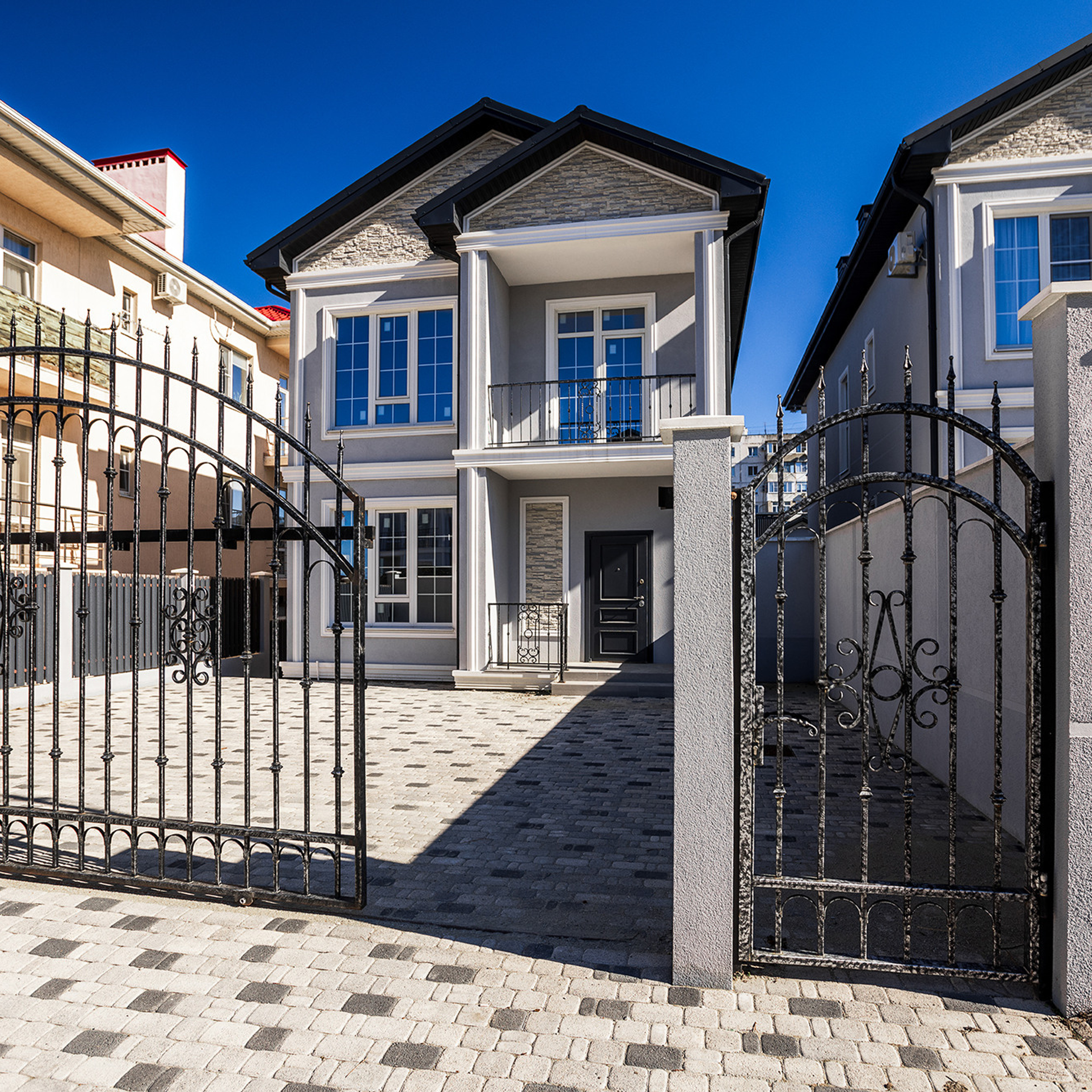 Таунхаусы под чистовую отделку по ул. Казакова.