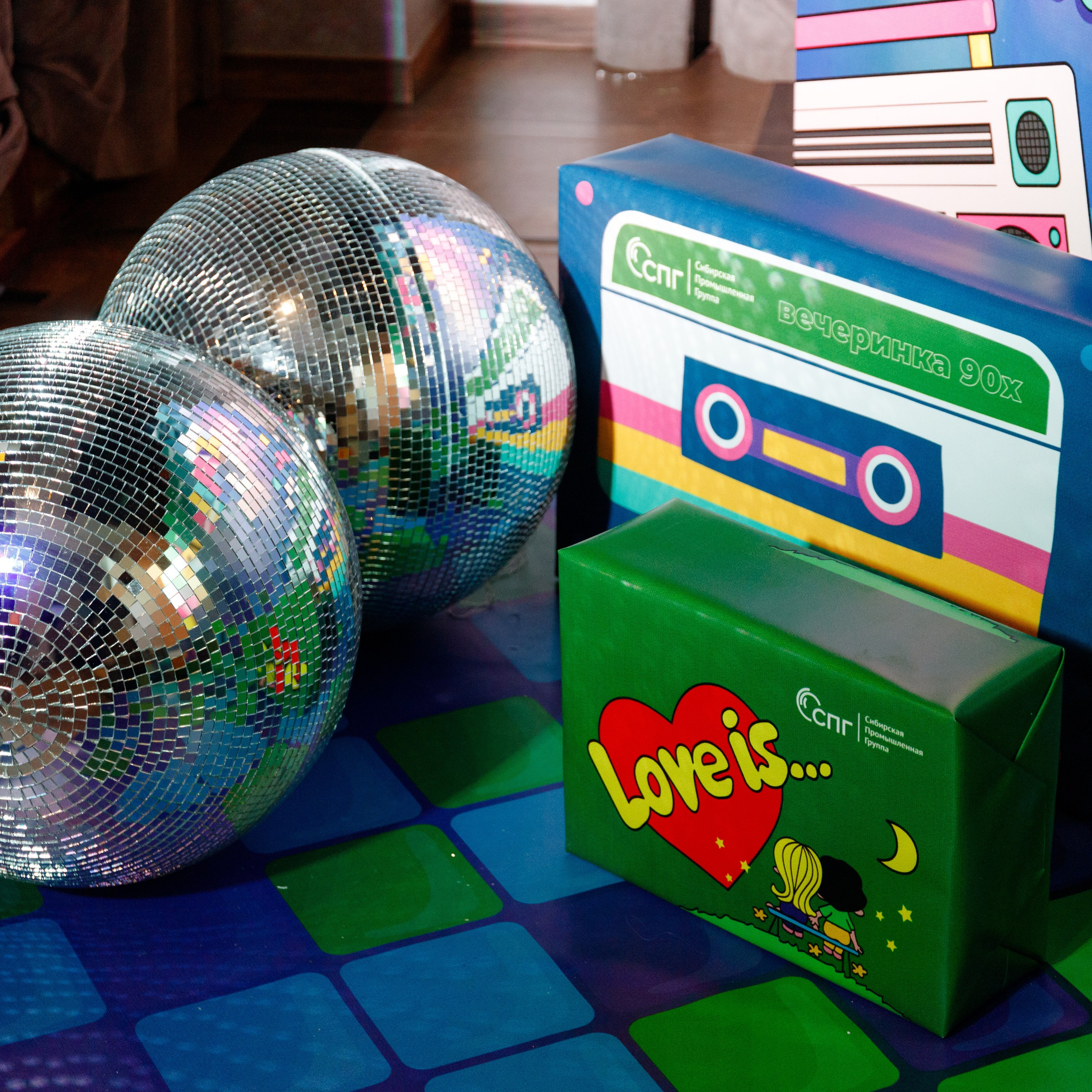 Новогодняя вечеринка в стиле 90-х для компании СПГ. Event-агентство «Апельсин» Ижевск