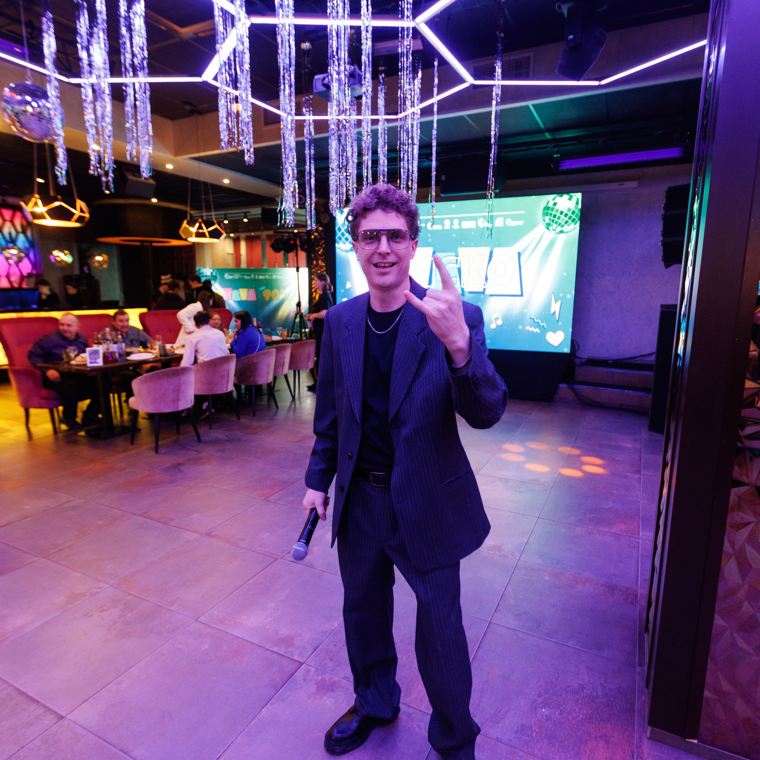 Новогодняя вечеринка в стиле 90-х для компании СПГ. Event-агентство «Апельсин» Ижевск