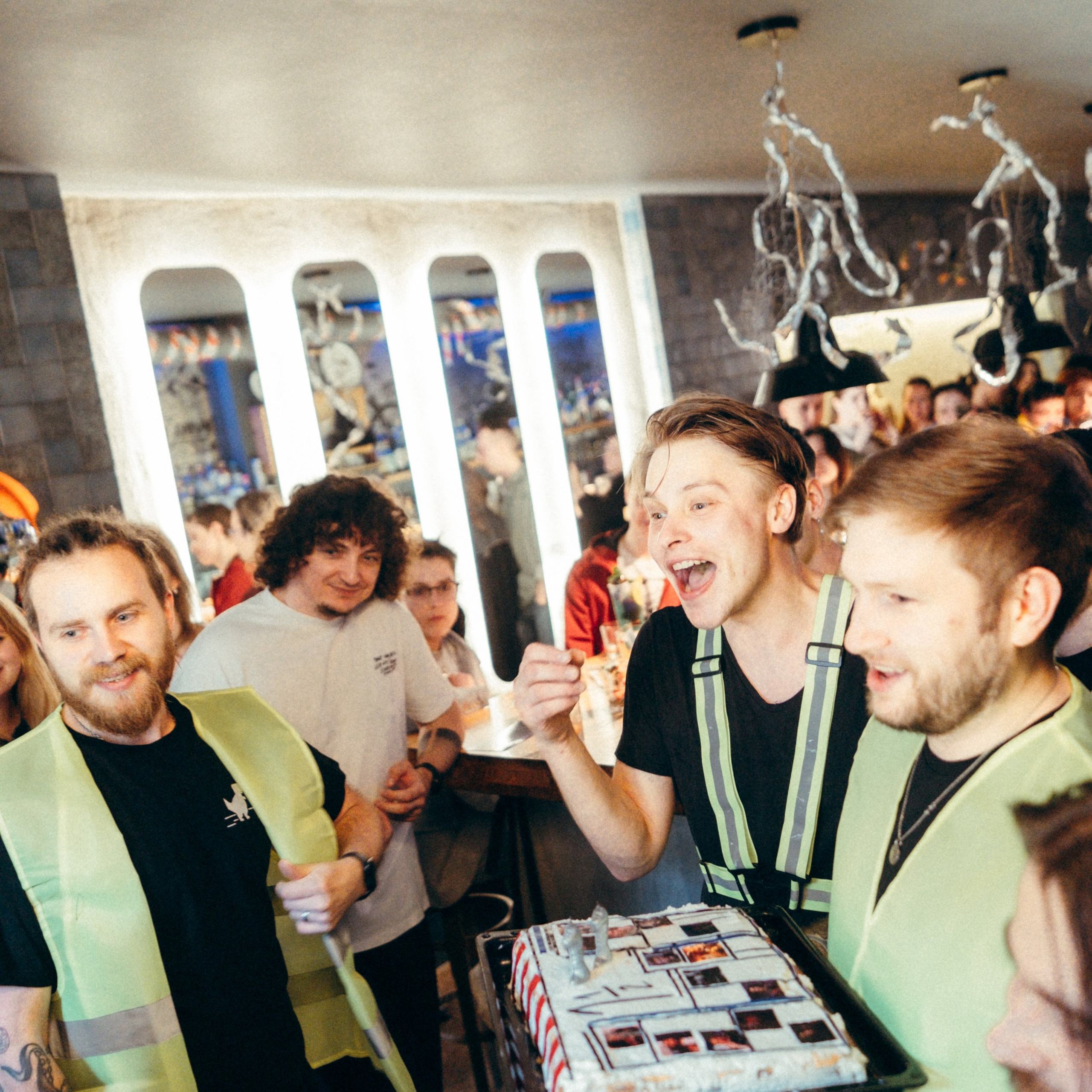 11 лет бару Полторы Комнаты