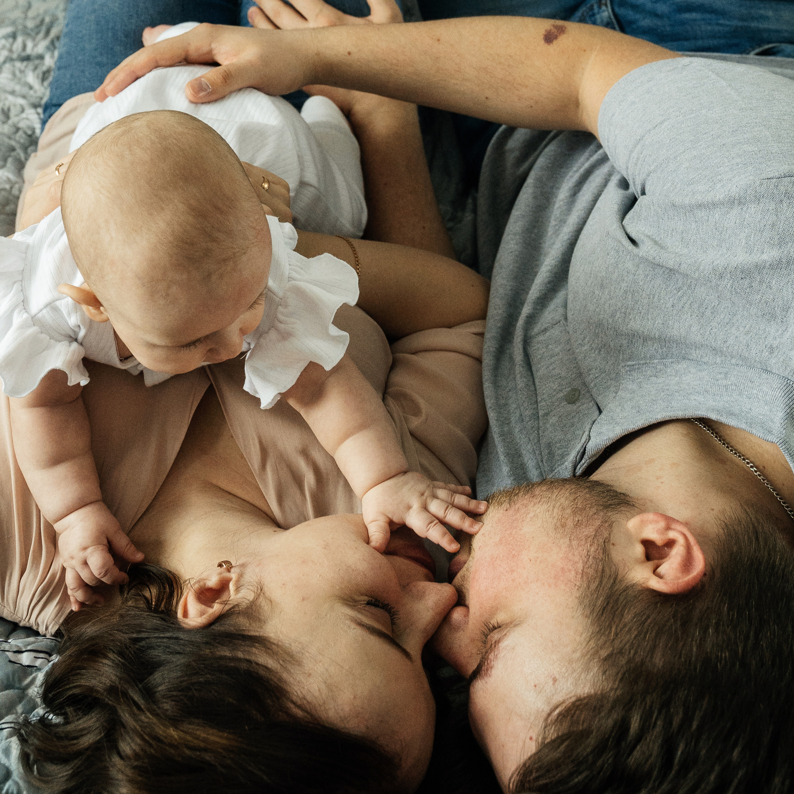 Малышка Мия с&nbsp;мамой Настей и&nbsp;папой Женей