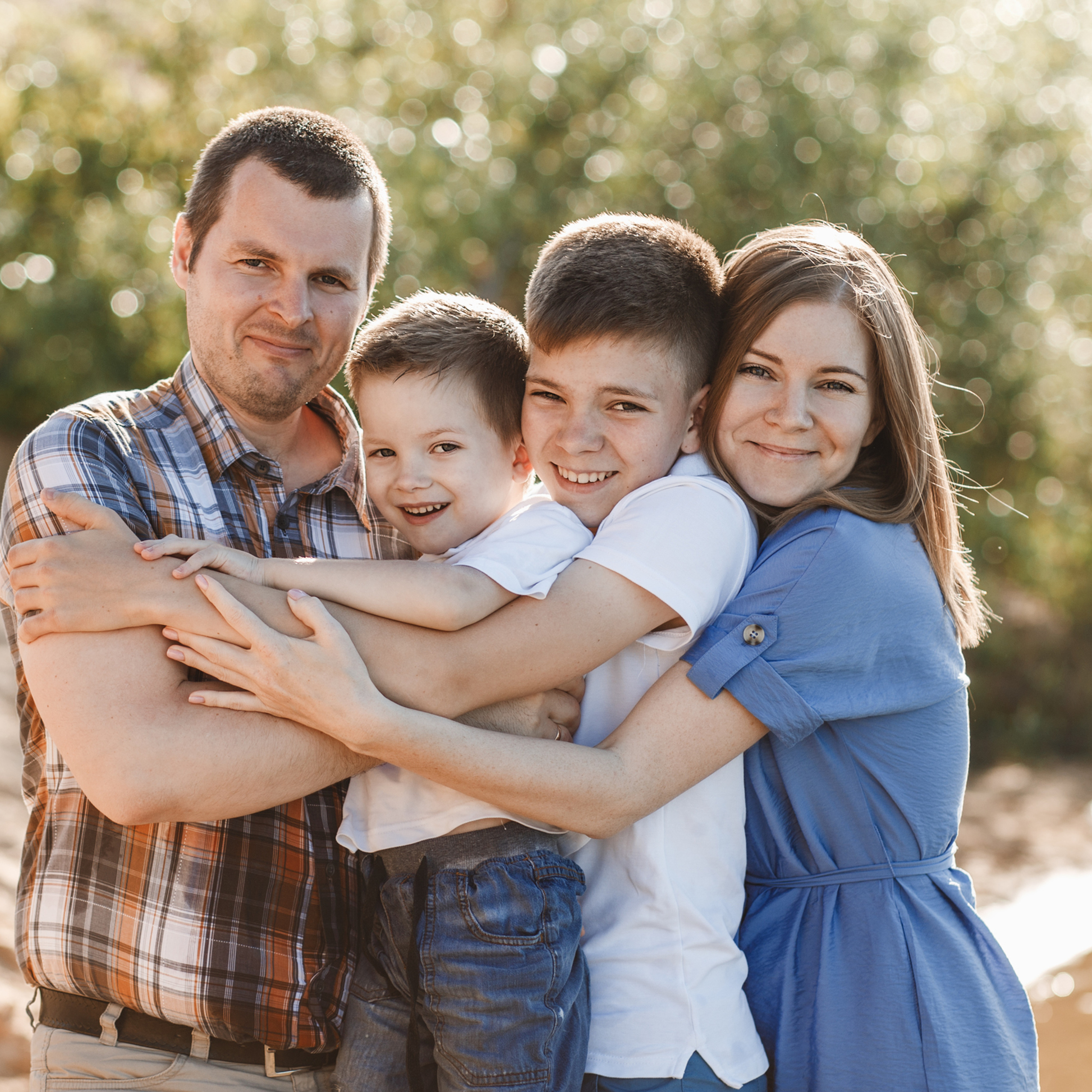 Семейная прогулка со Светой, Игорем, Мишей и Толей.