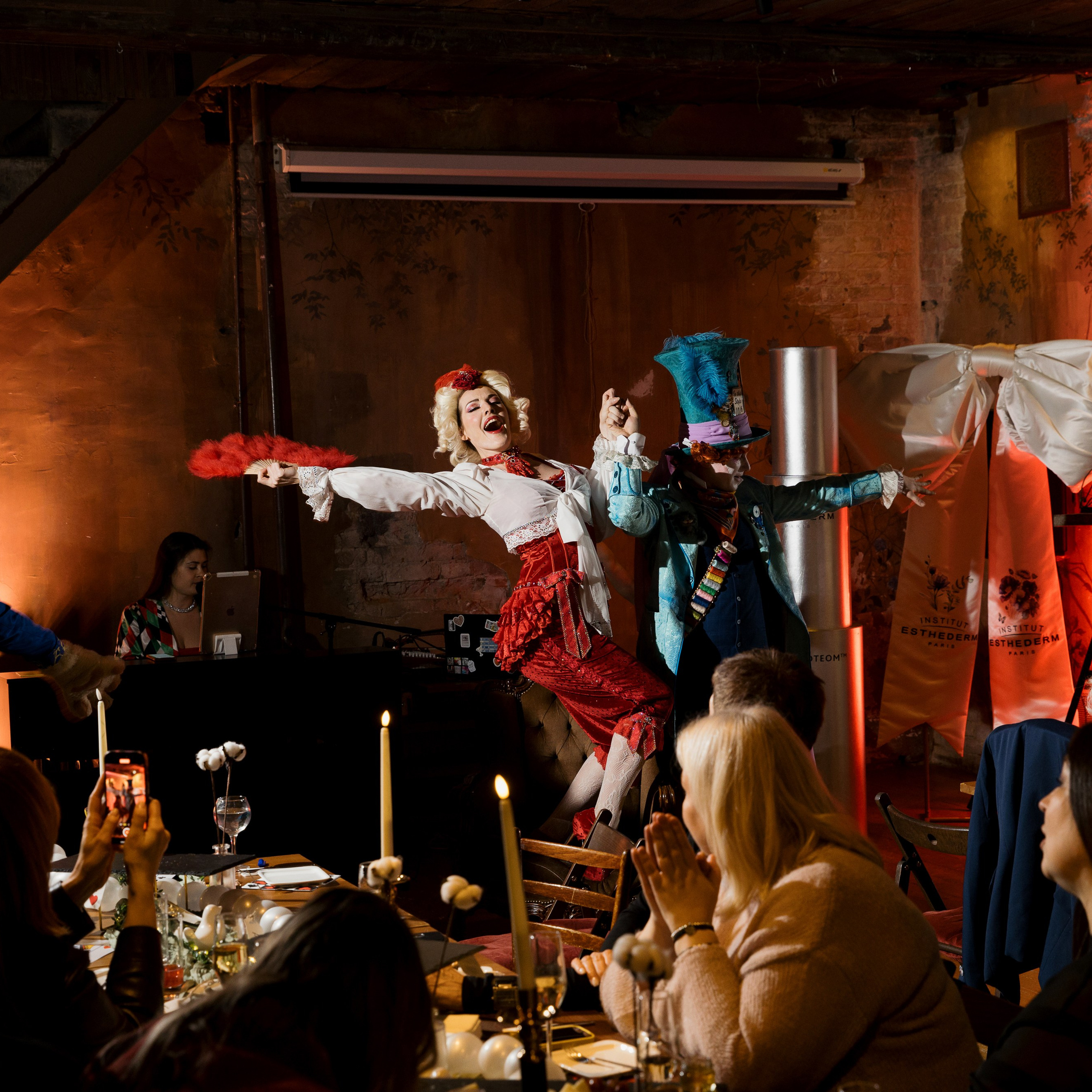 Алиса в стране чудес