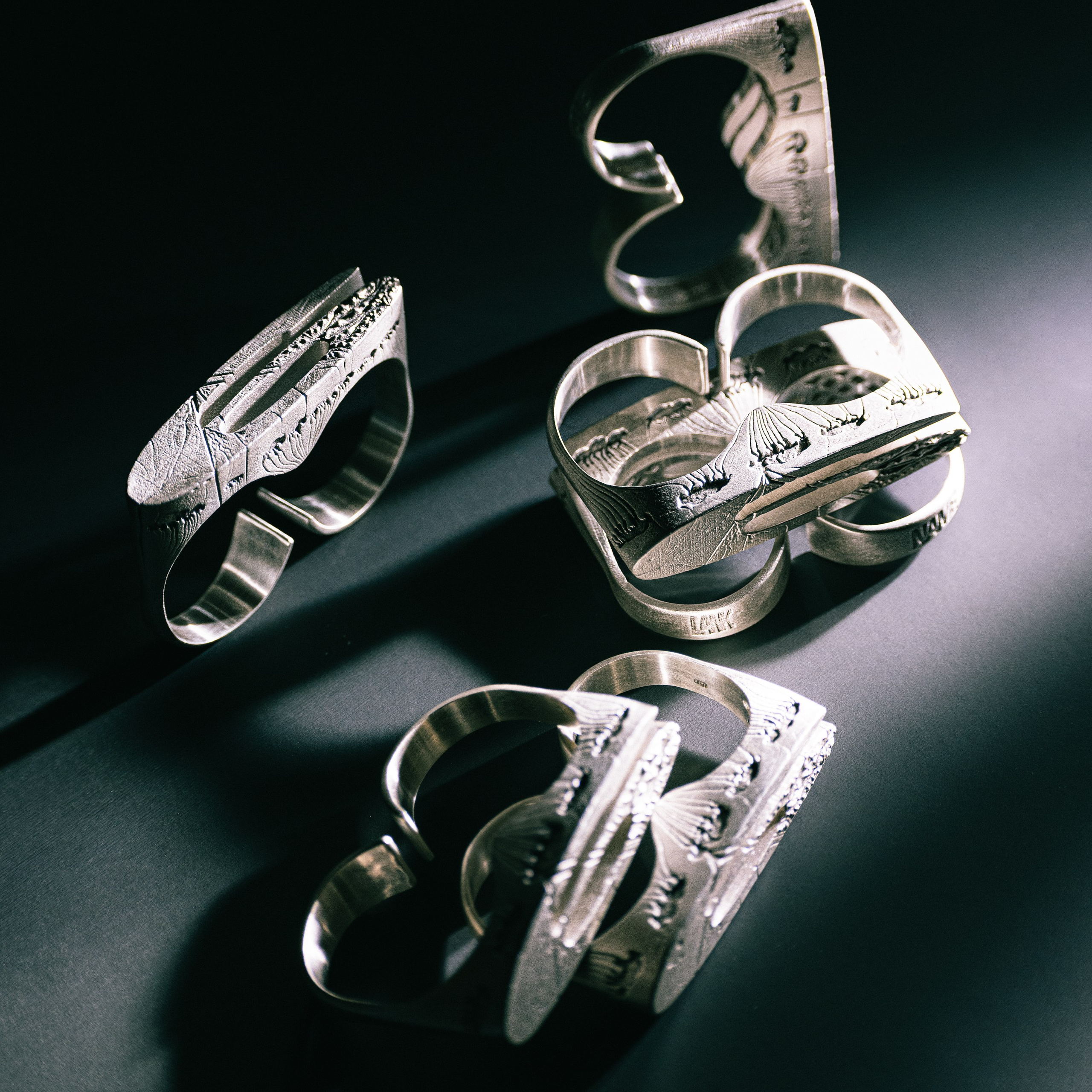 MOZI J х DADDYBATO