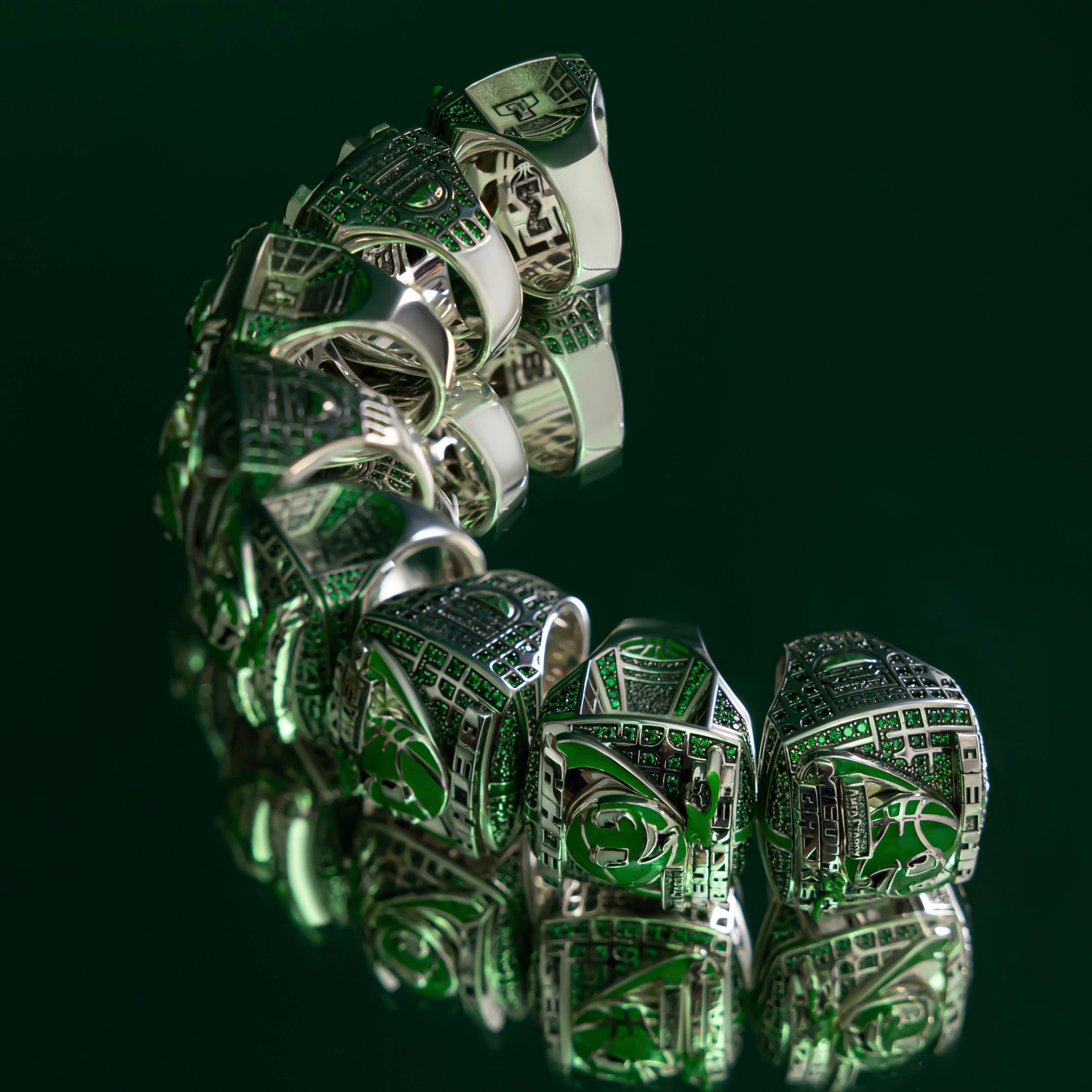 MOZI J х Media Basket