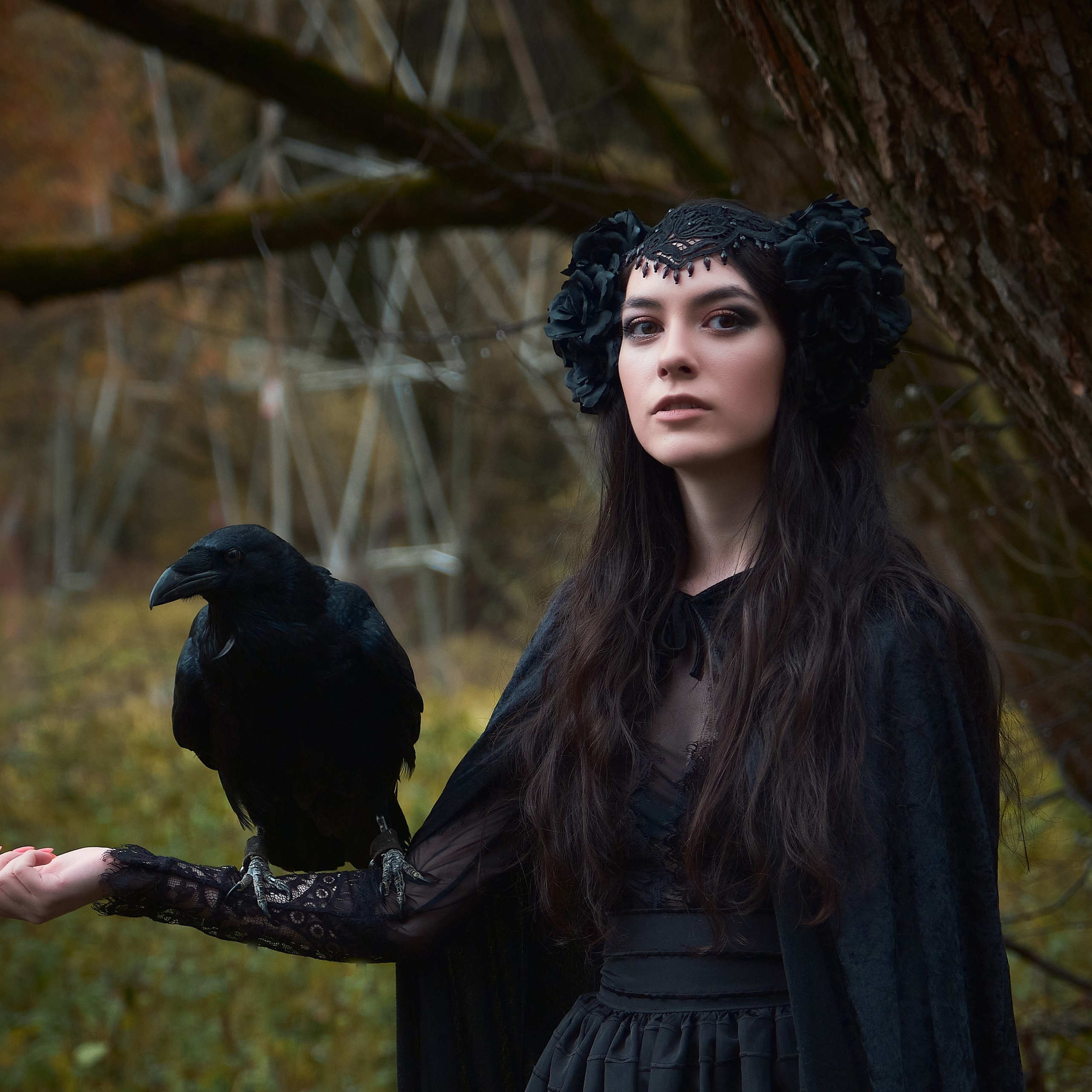 Тори. Фотосессия с вороном в парке