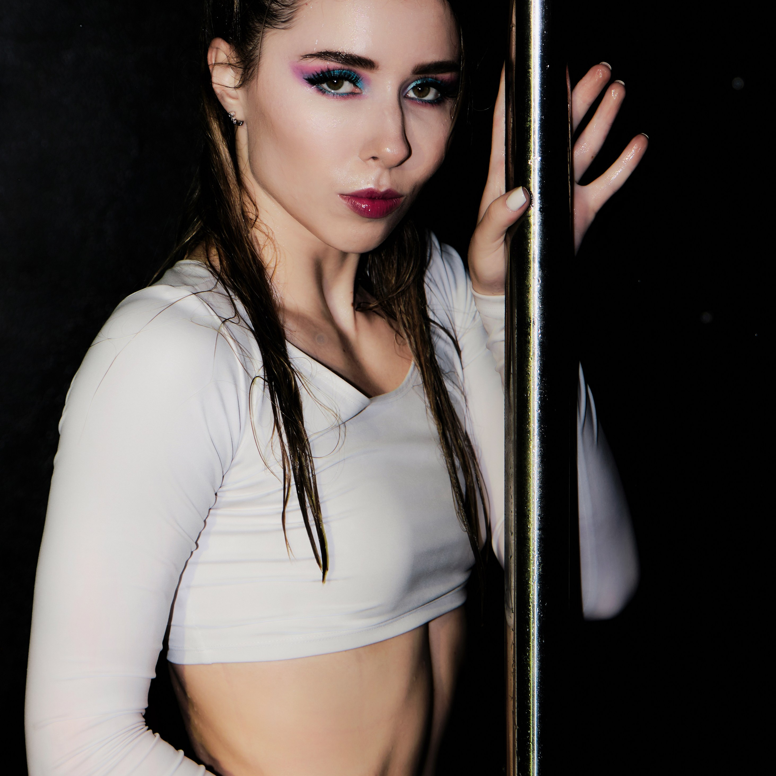 женская фотосессия в студии с дождём фотограф виктория колышева