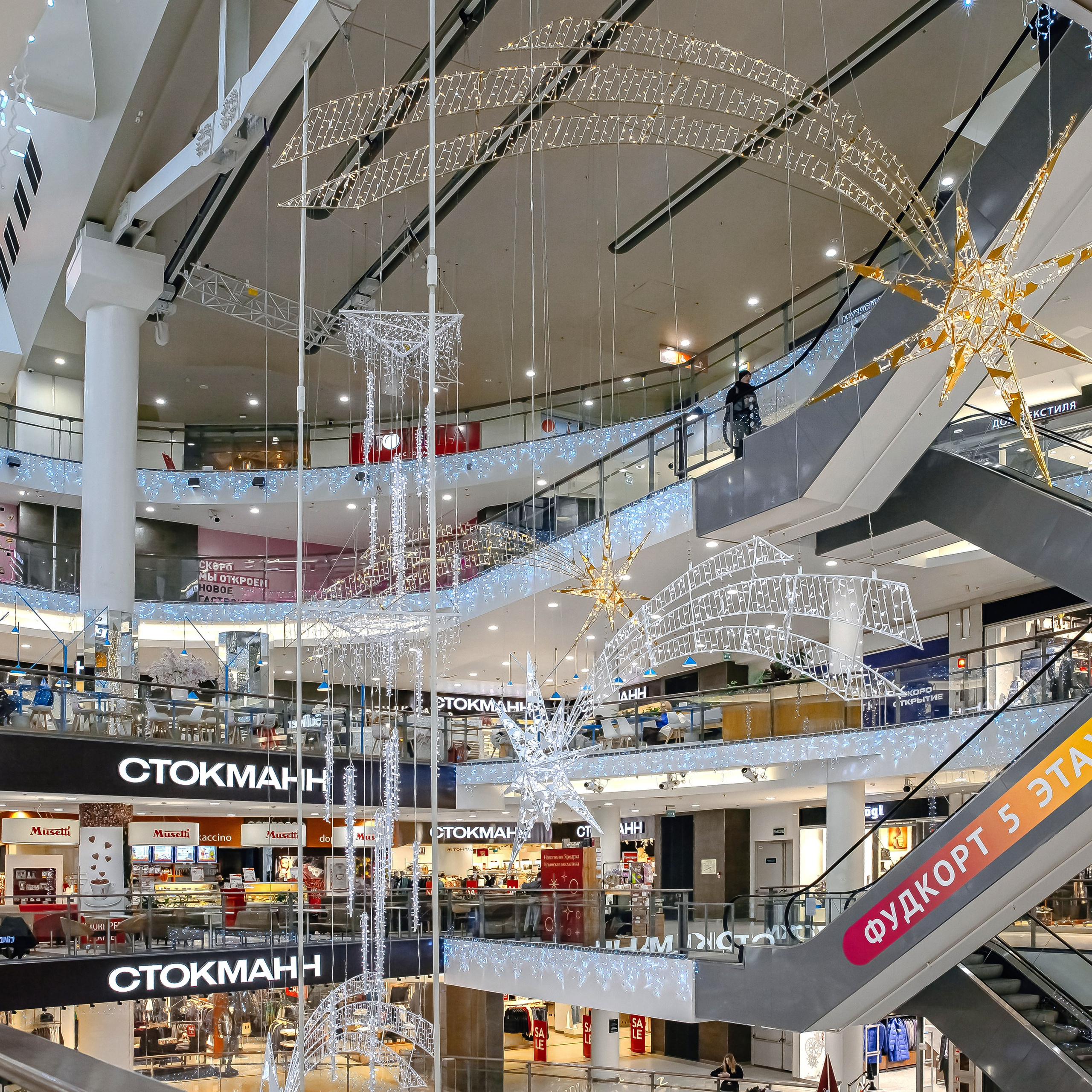 Съёмка интерьера ТЦ, входных групп