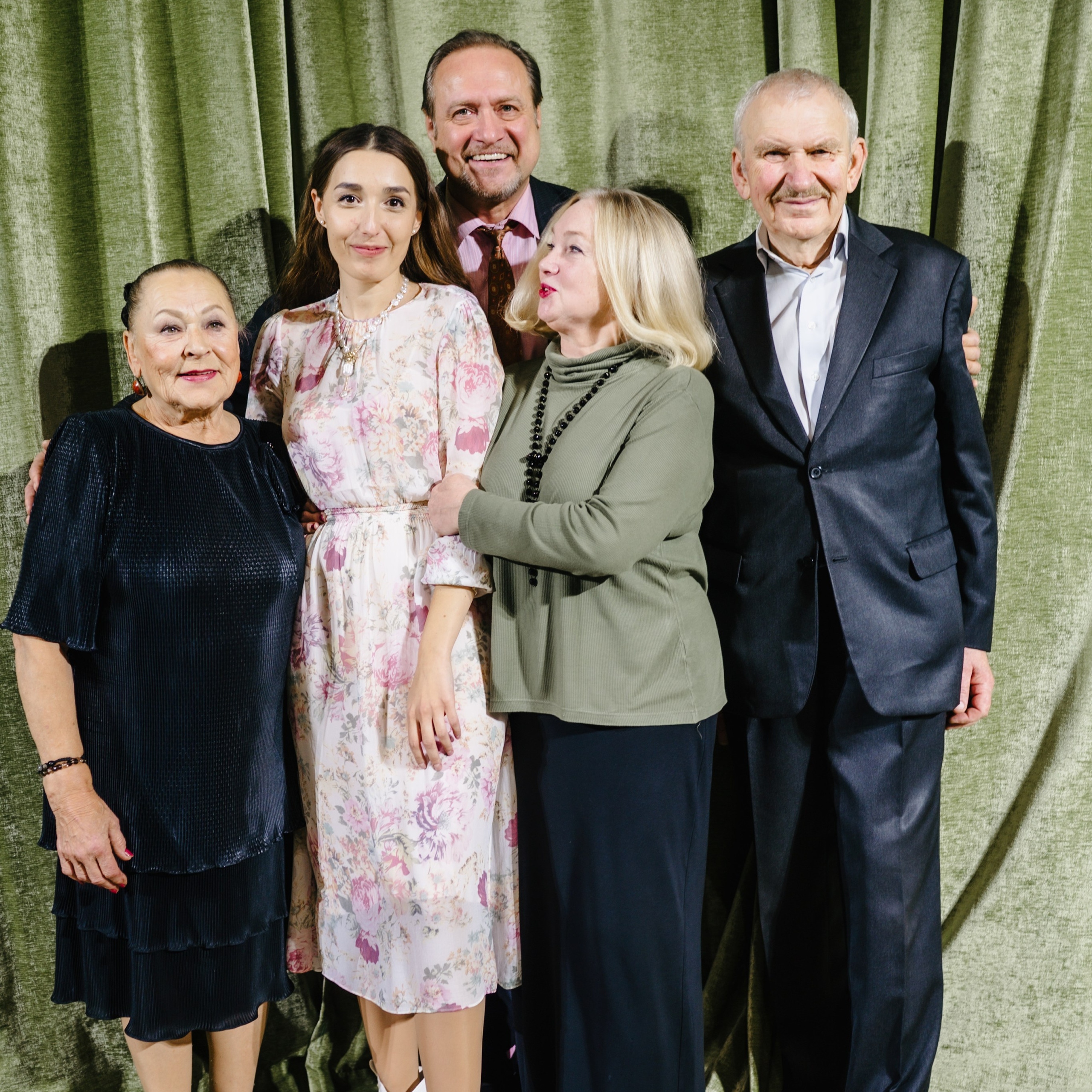 Спектакль «Незамужняя женщина»