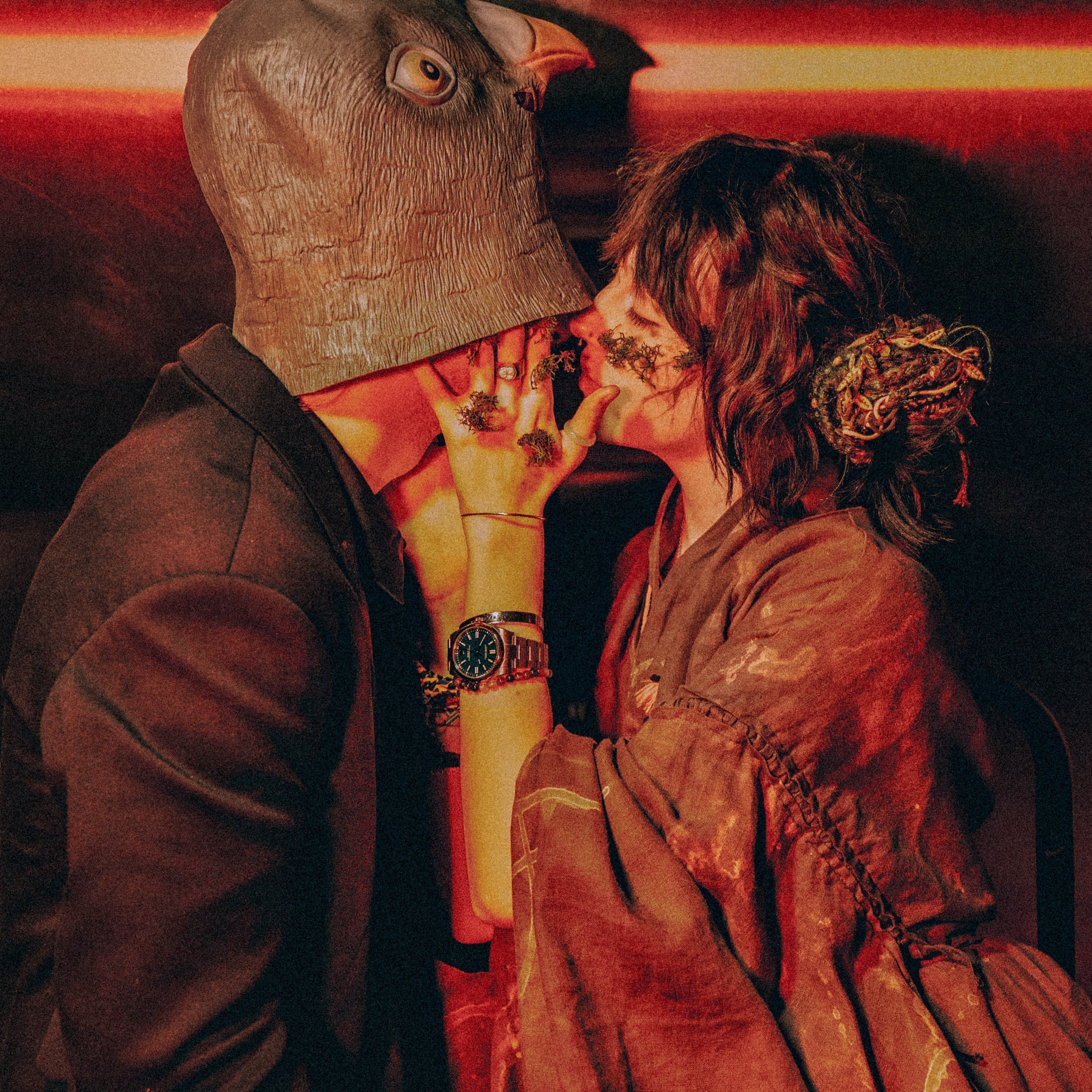 Известная она, неизвестный он