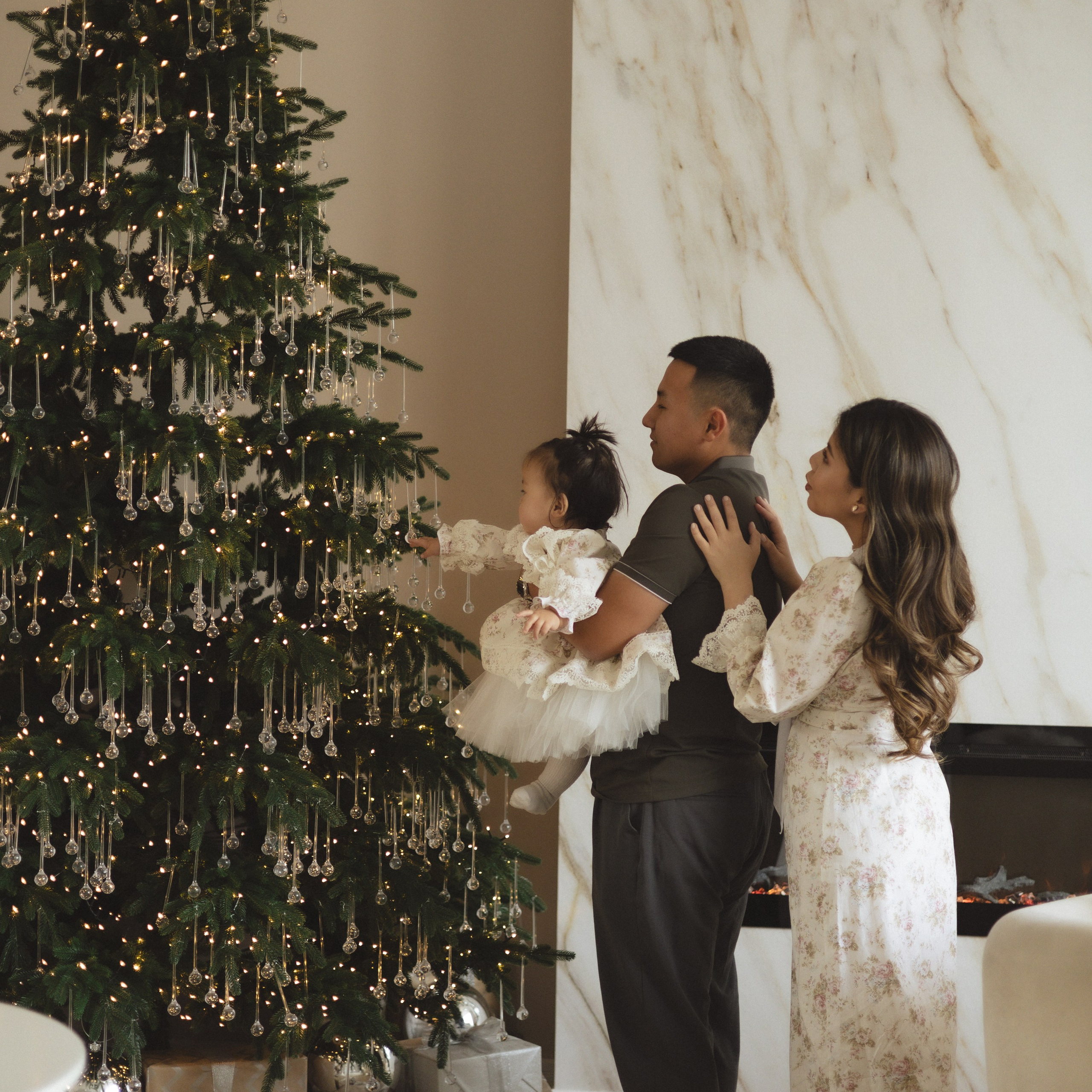 Абай, Айнура и&nbsp;Ляззат