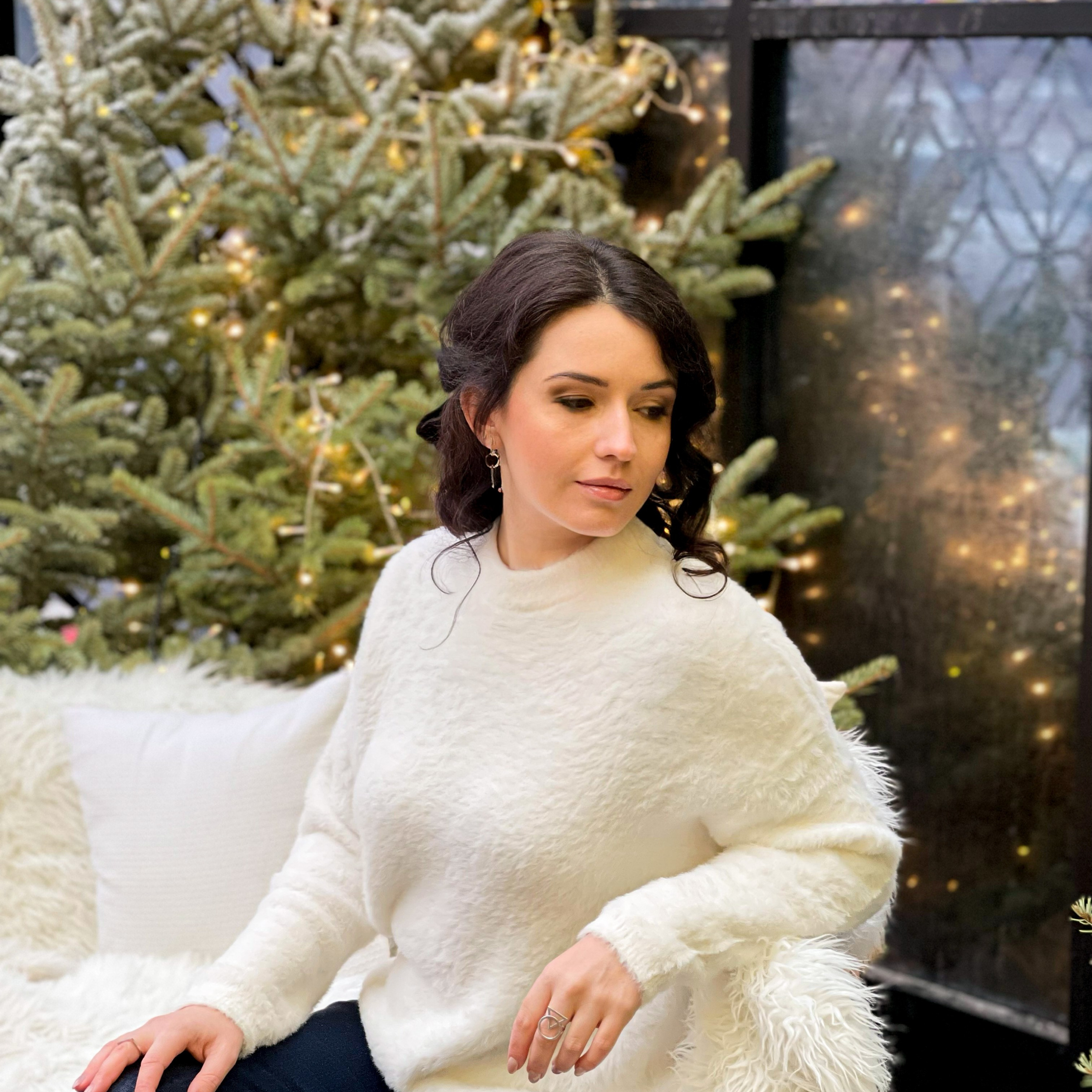 Молочный пушистый свитер 42-44 размер