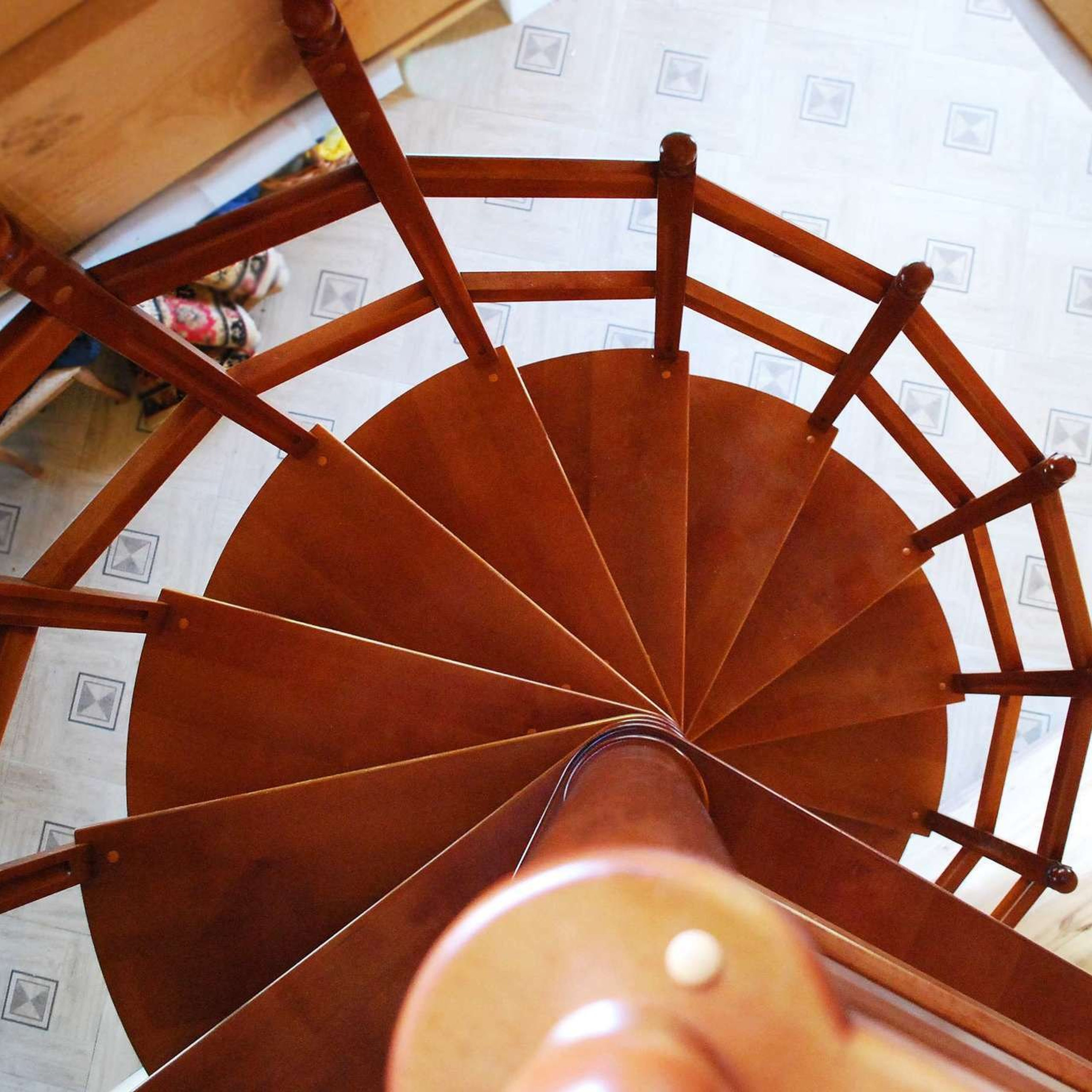 Лестница винтовая L08. Стильная домашняя мебель