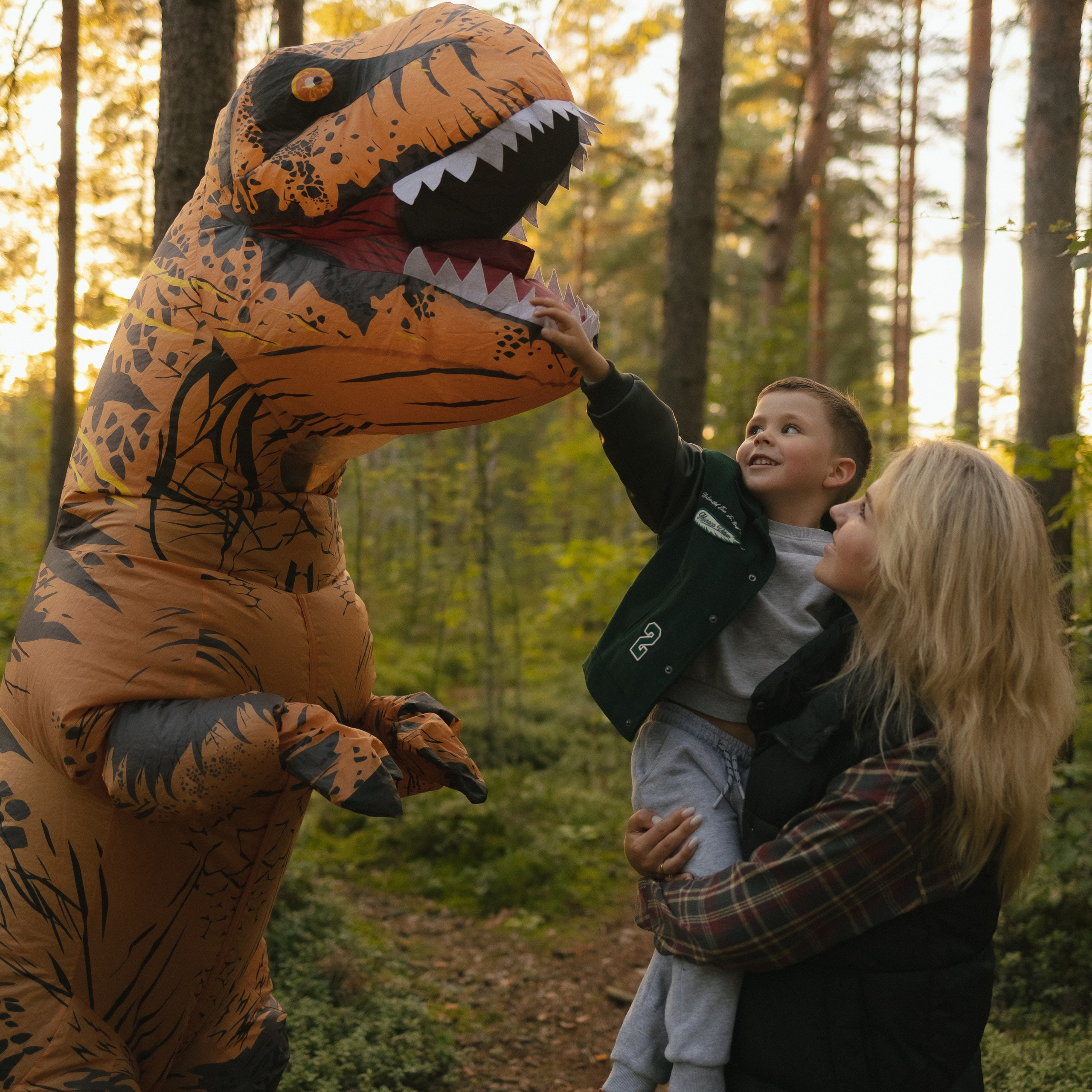 Лес с динозаврами