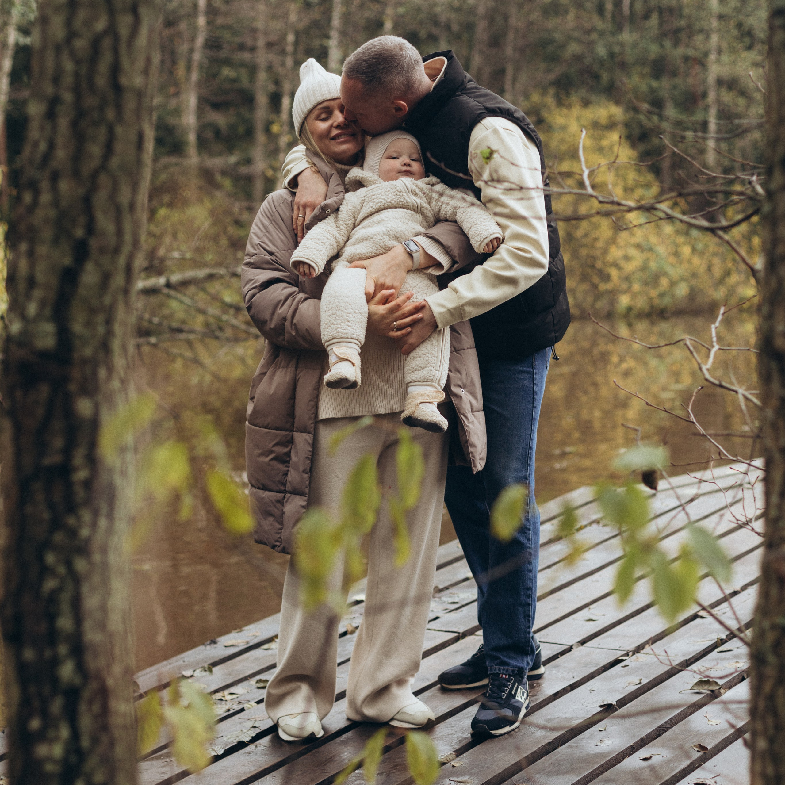 в осеннем лесу