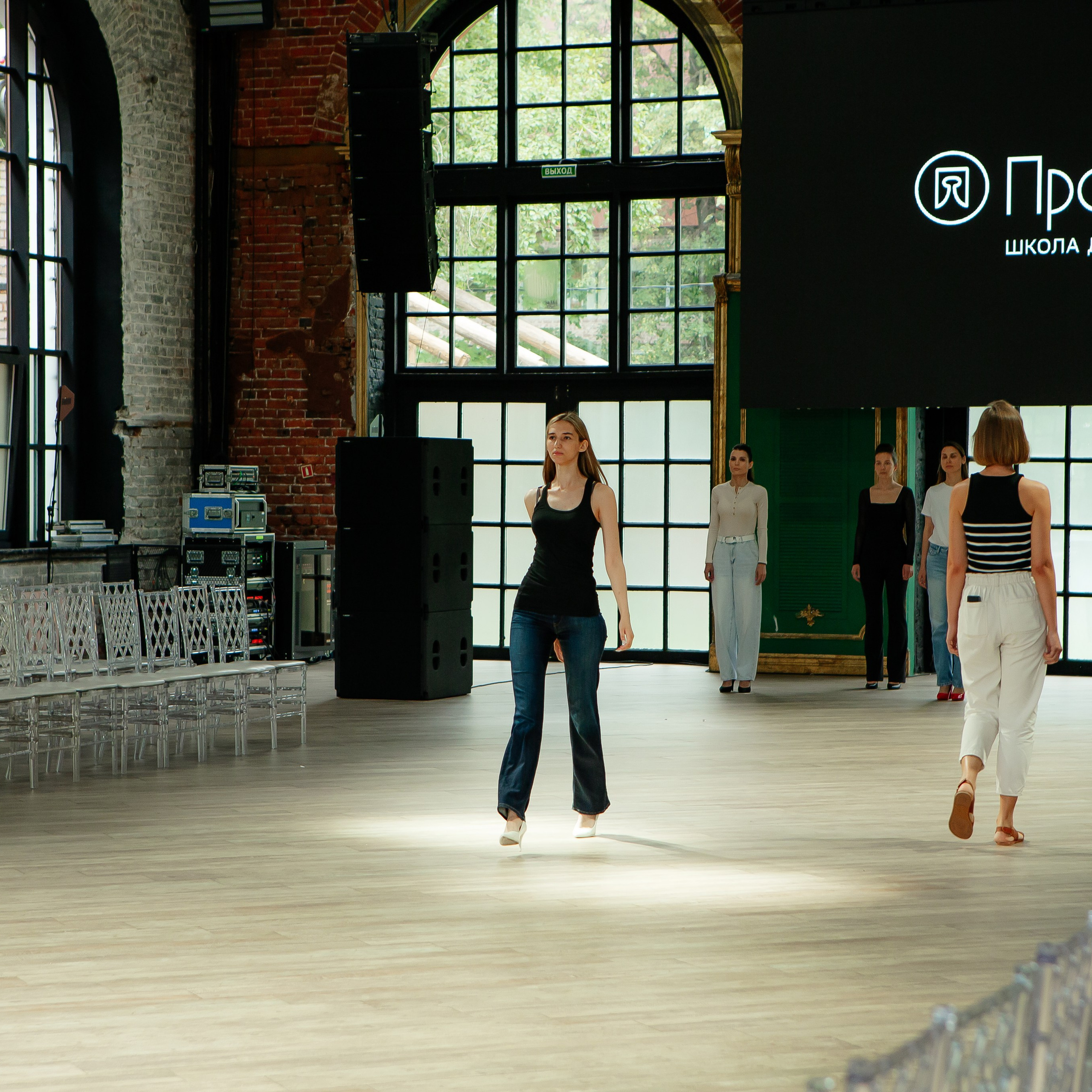 Выпускной школы дизайна «Практика»