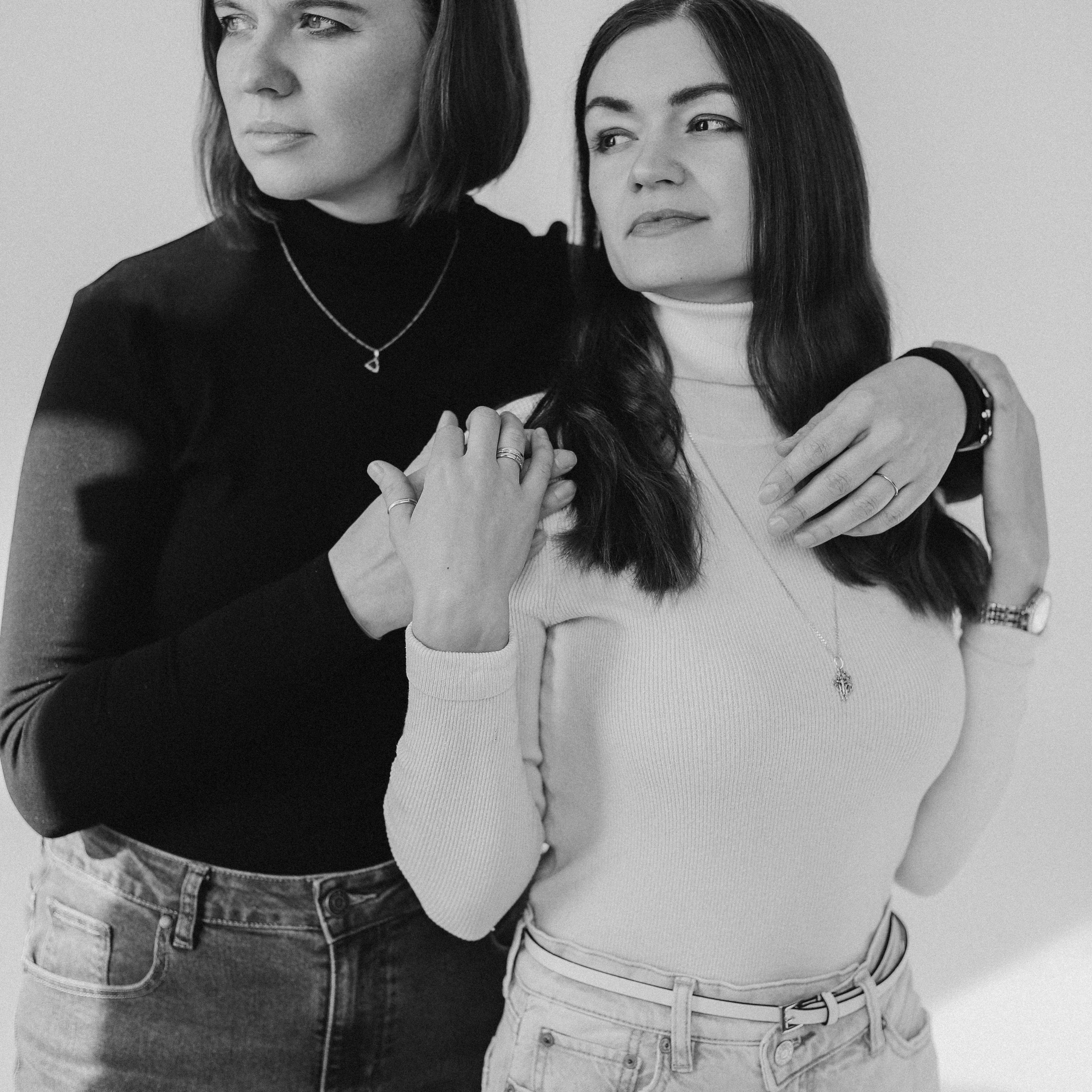 Полина и Юля