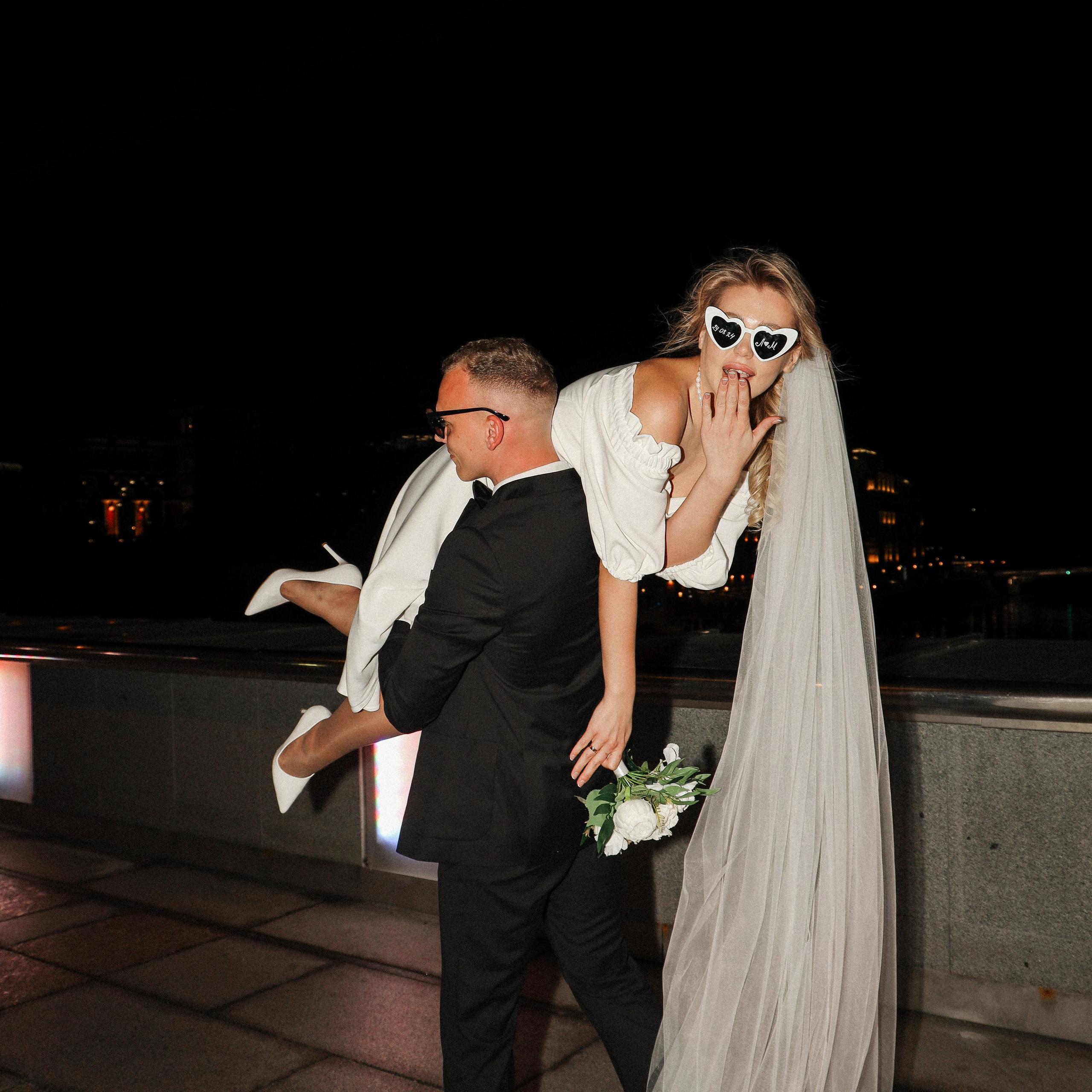 М. + Л.  Роспись в МФЦ, прогулка по ночной Москве