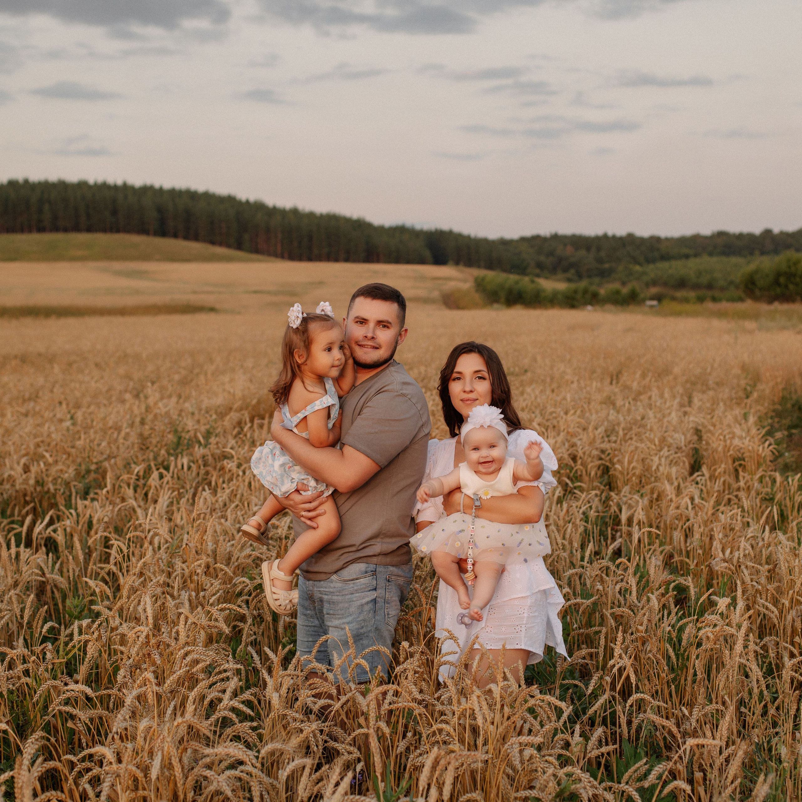 Артур и Диана с дочками