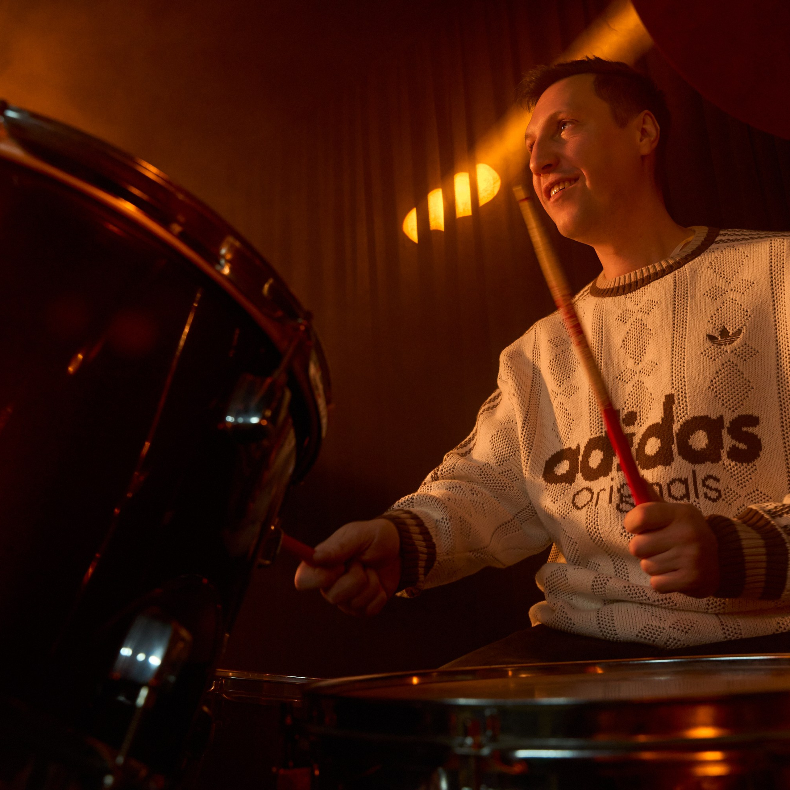 Кто включил музыку?. Александр Сазонов Красноярск