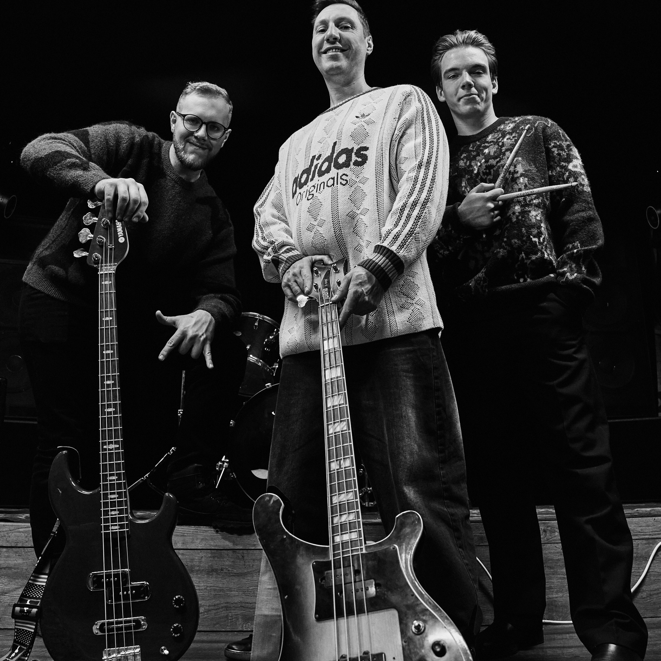 Кто включил музыку?. Александр Сазонов Красноярск