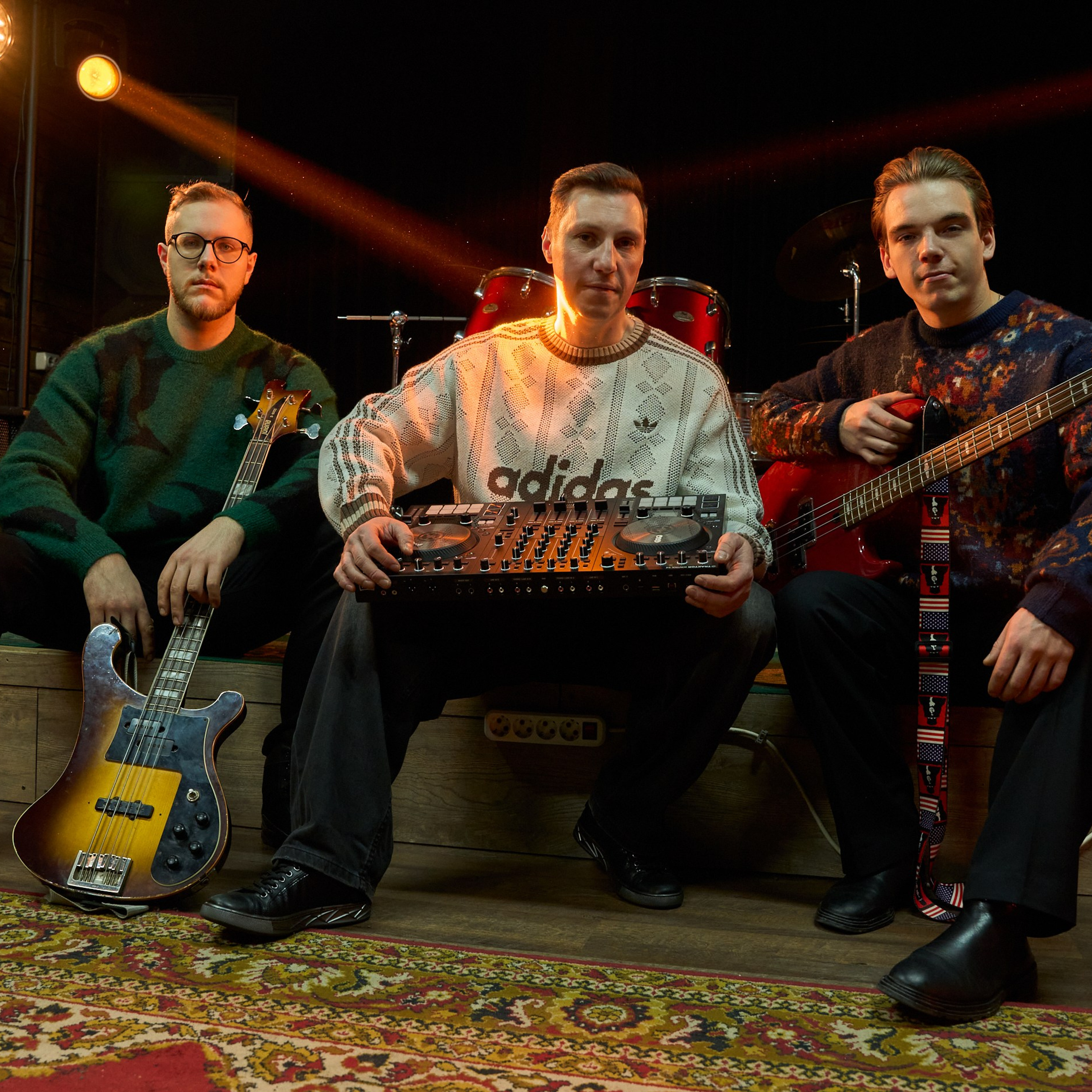 Кто включил музыку?. Александр Сазонов Красноярск