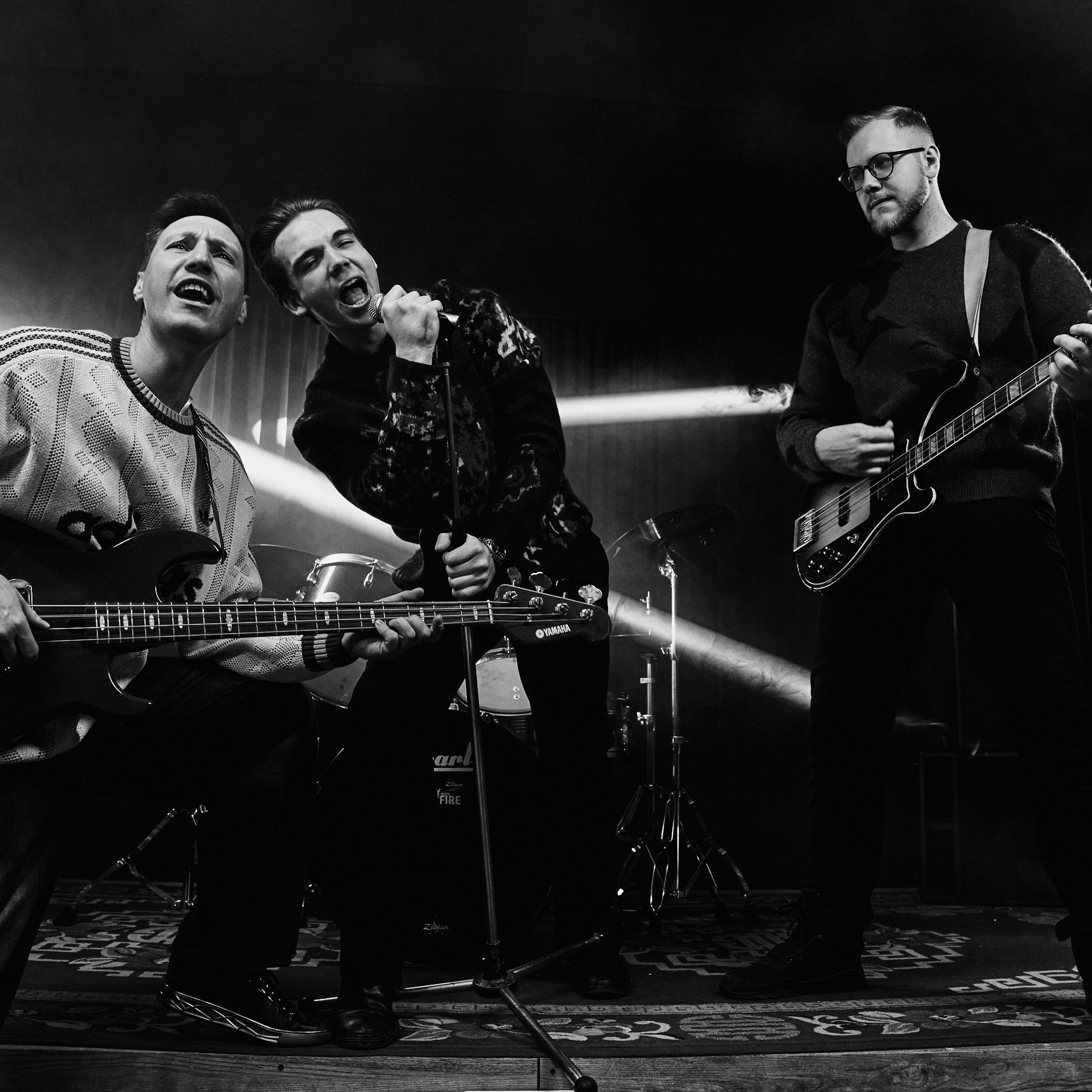 Кто включил музыку?. Александр Сазонов Красноярск