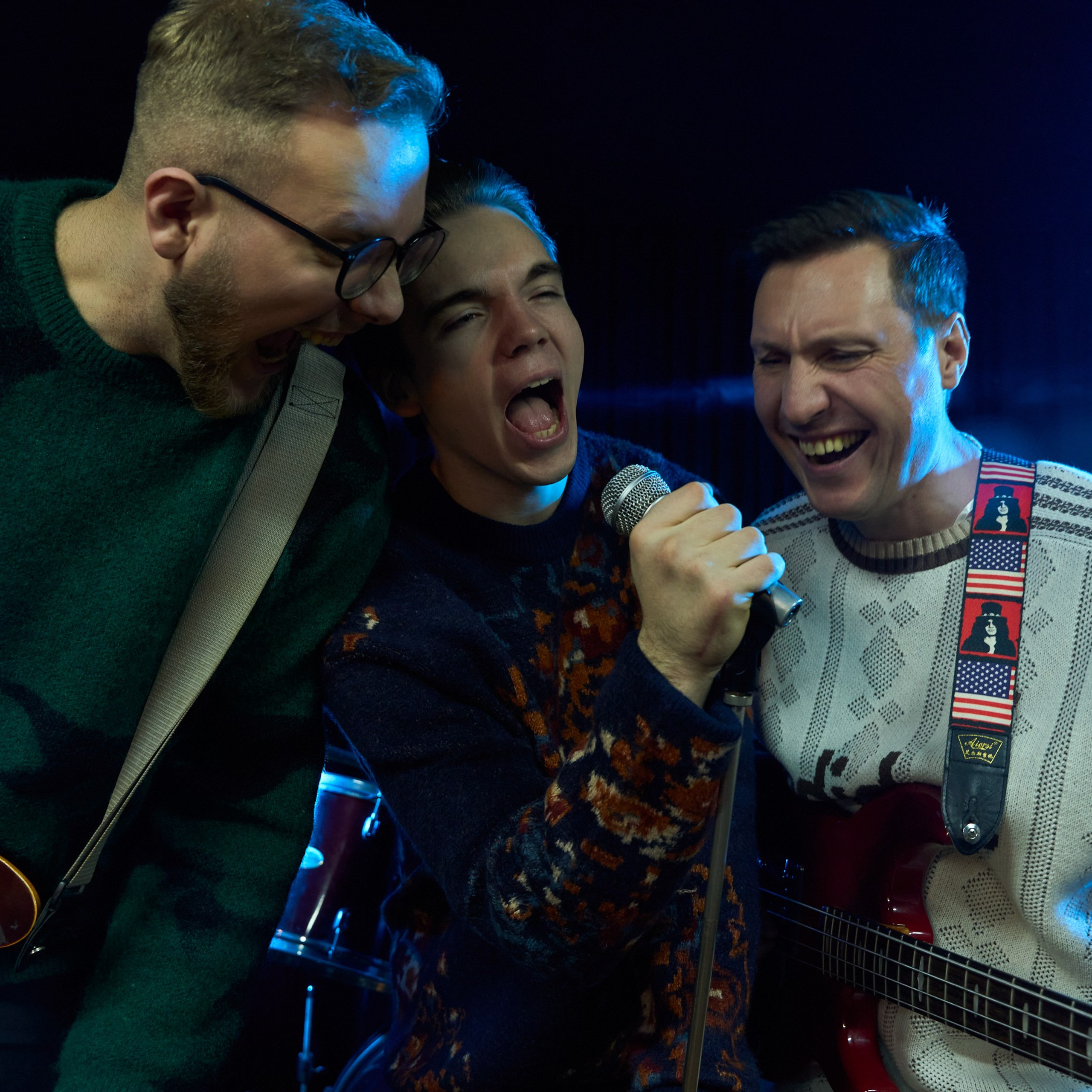 Кто включил музыку?. Александр Сазонов Красноярск