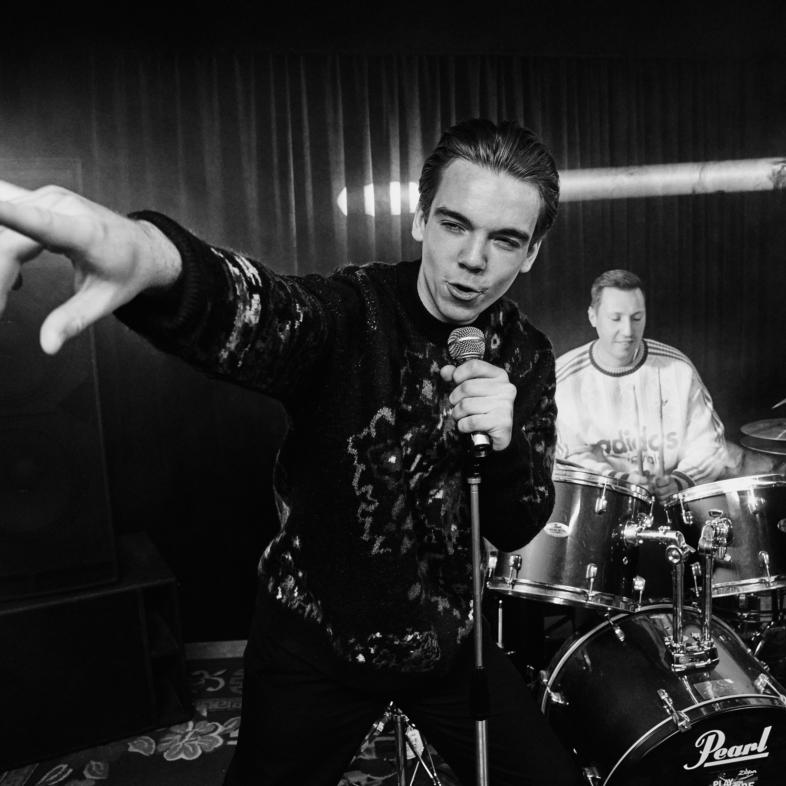 Кто включил музыку?. Александр Сазонов Красноярск